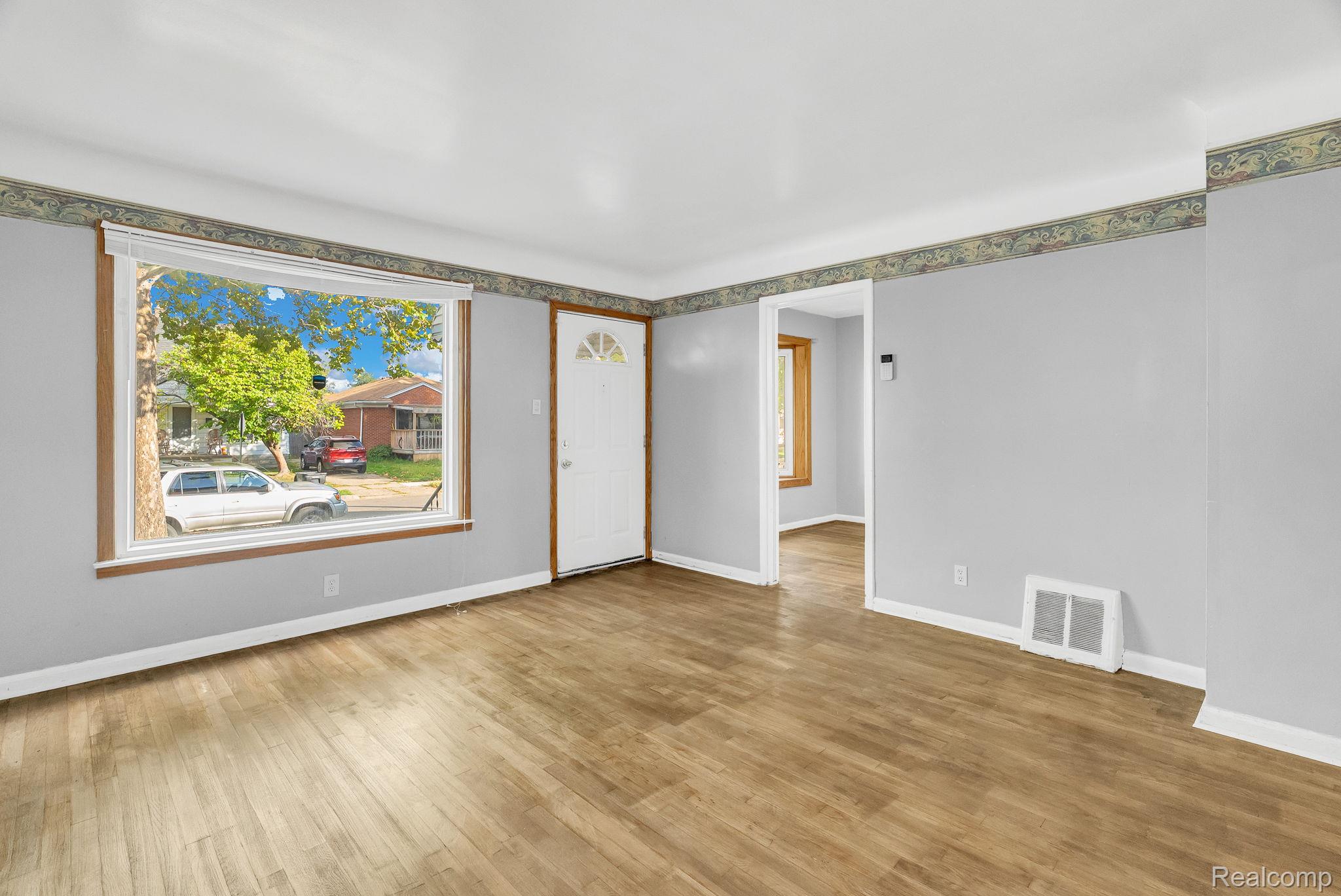 6235 Rosemont Avenue Property Photo 6