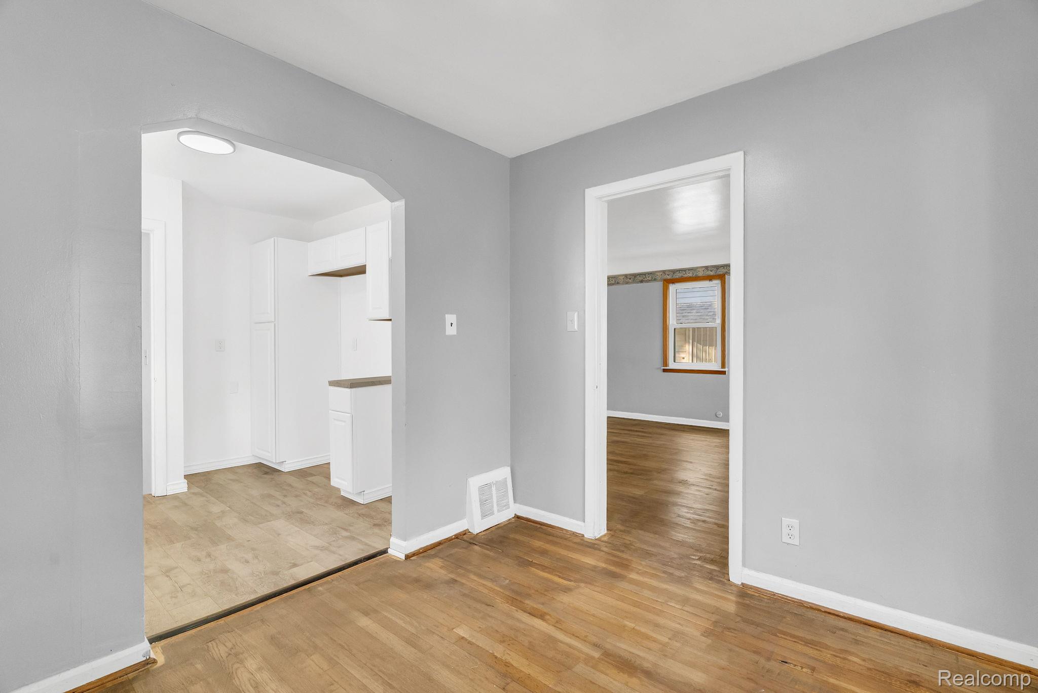 6235 Rosemont Avenue Property Photo 9