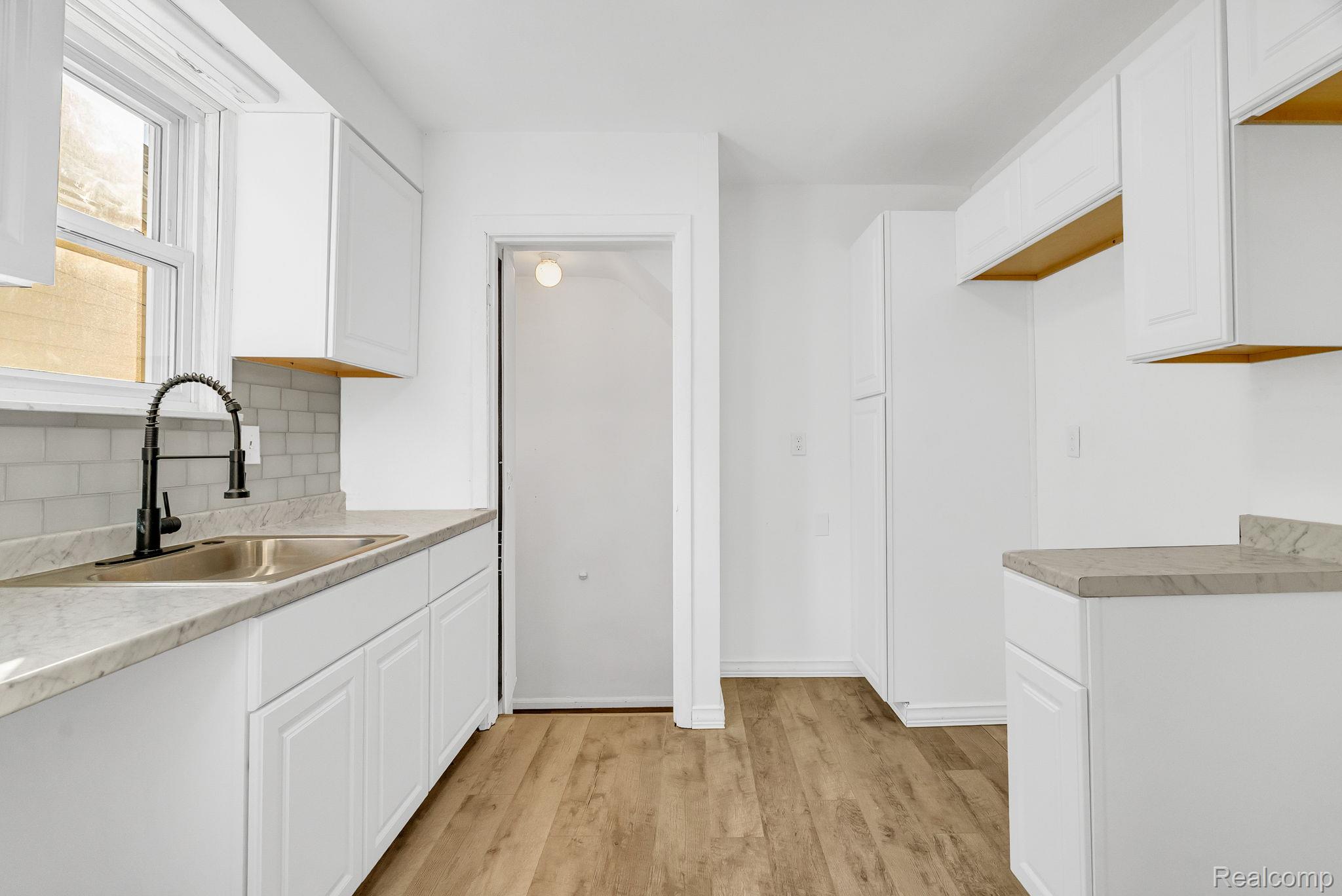 6235 Rosemont Avenue Property Photo 10
