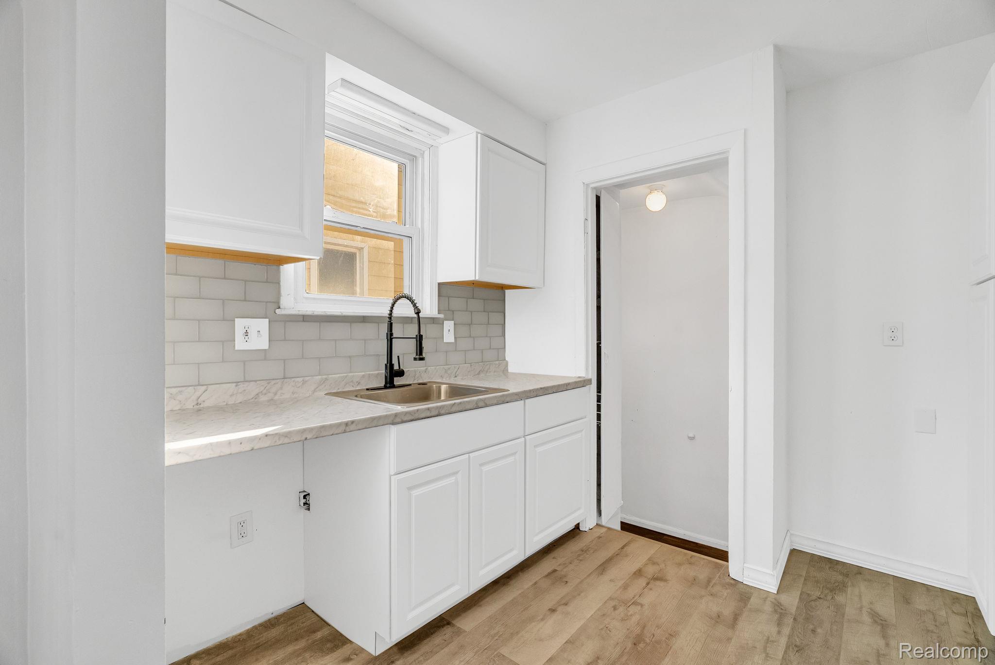 6235 Rosemont Avenue Property Photo 11