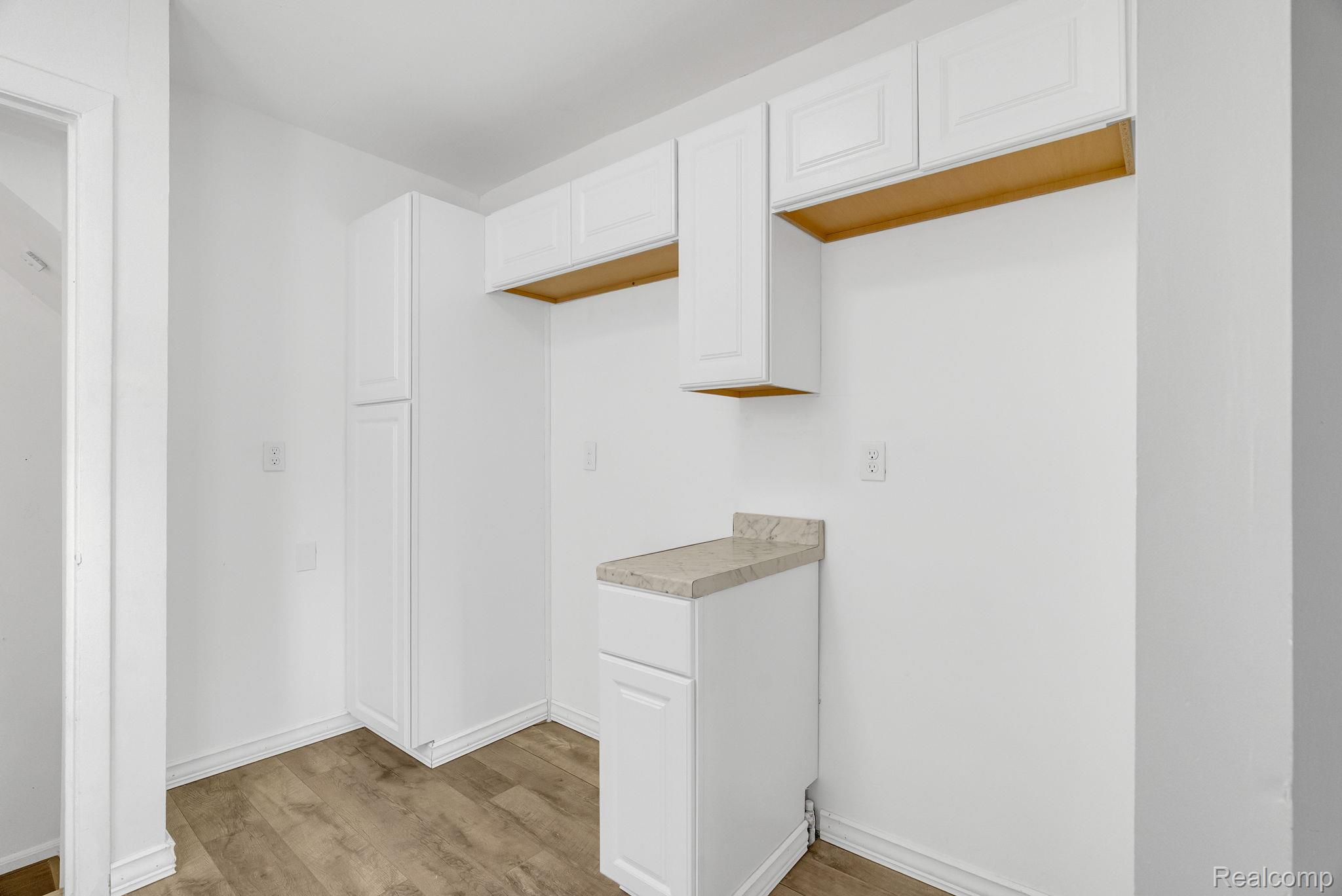6235 Rosemont Avenue Property Photo 12