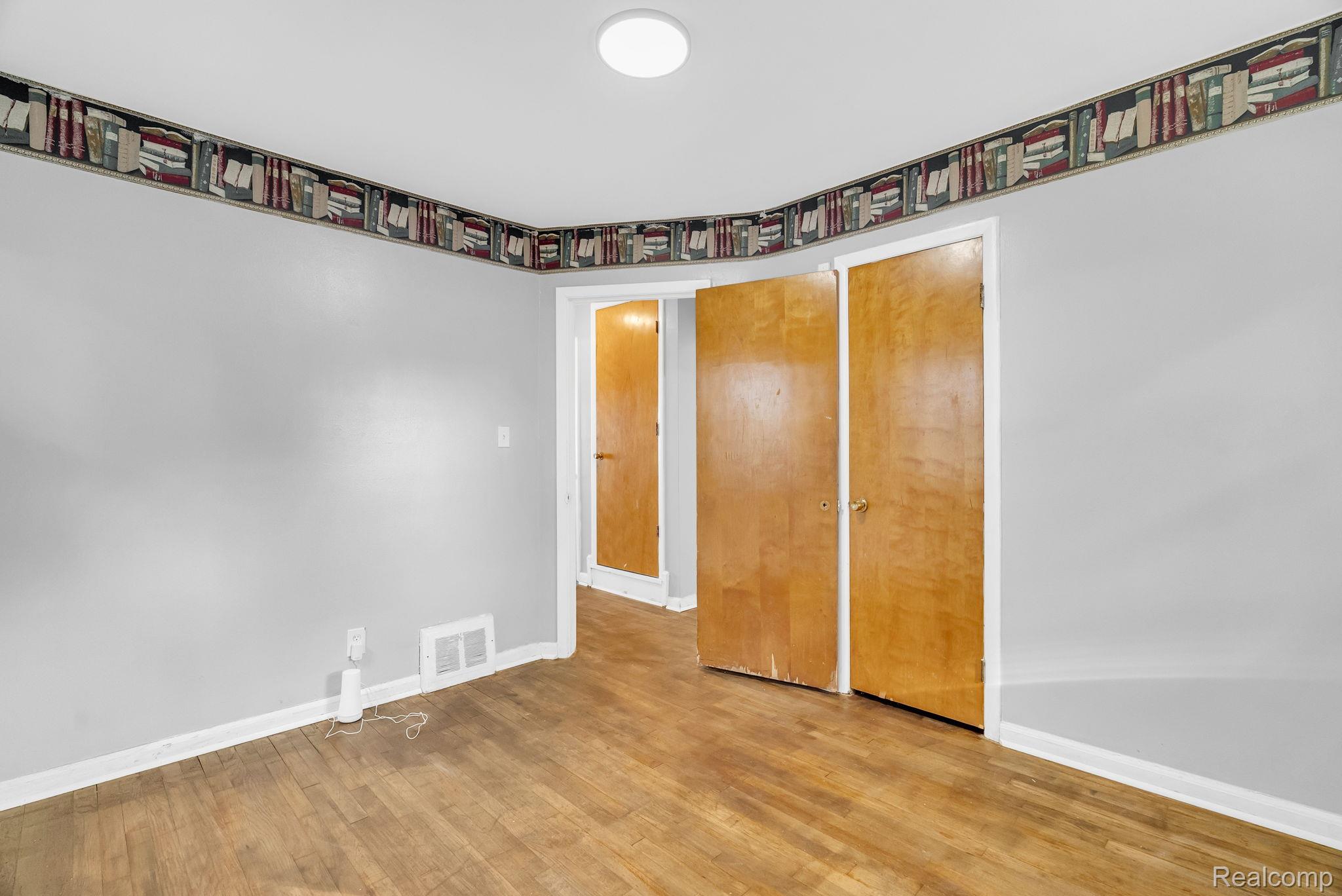 6235 Rosemont Avenue Property Photo 17