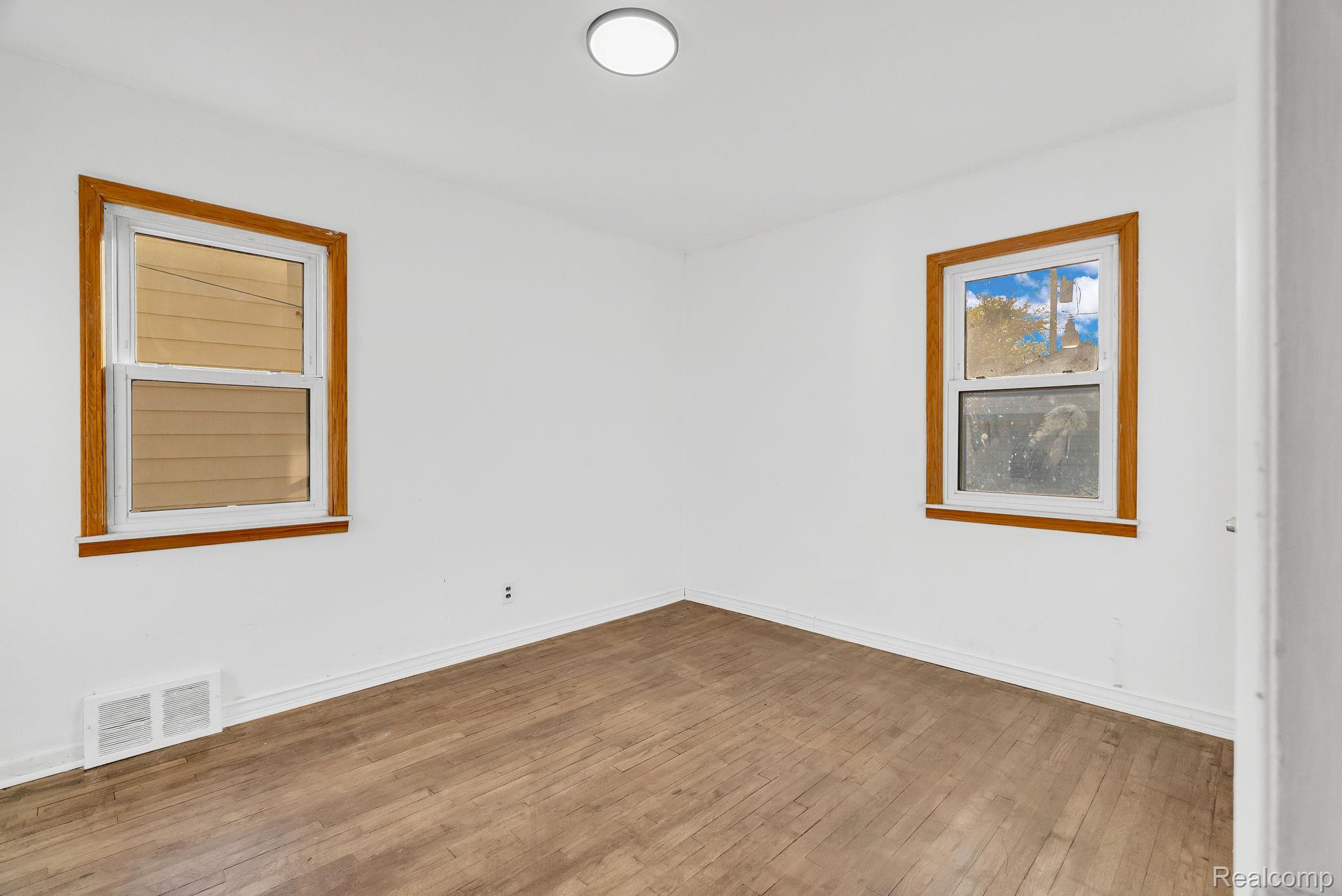 6235 Rosemont Avenue Property Photo 18