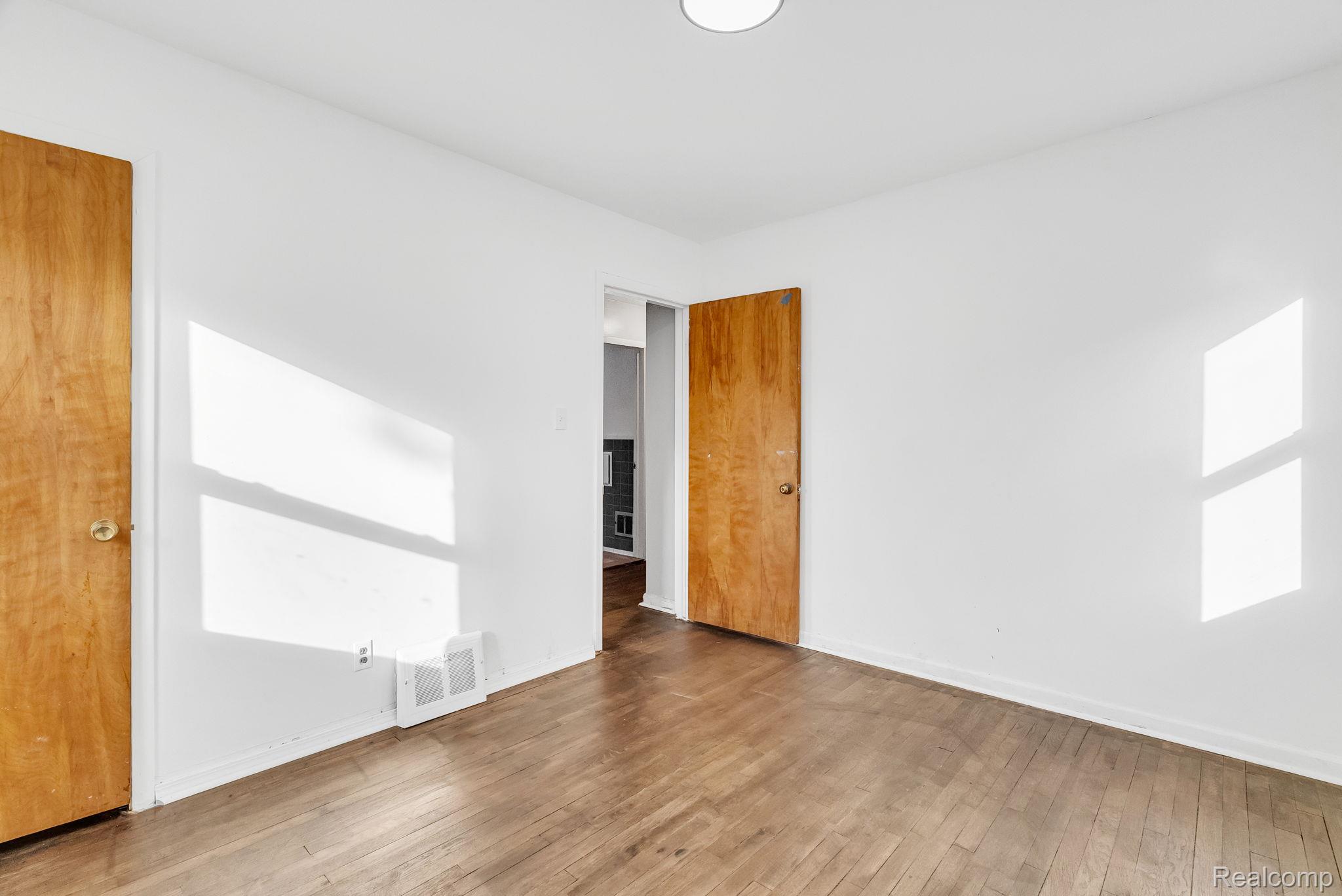 6235 Rosemont Avenue Property Photo 19