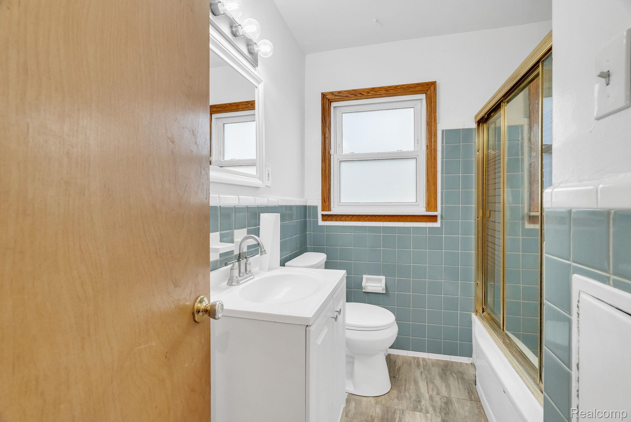 6235 Rosemont Avenue Property Photo 20