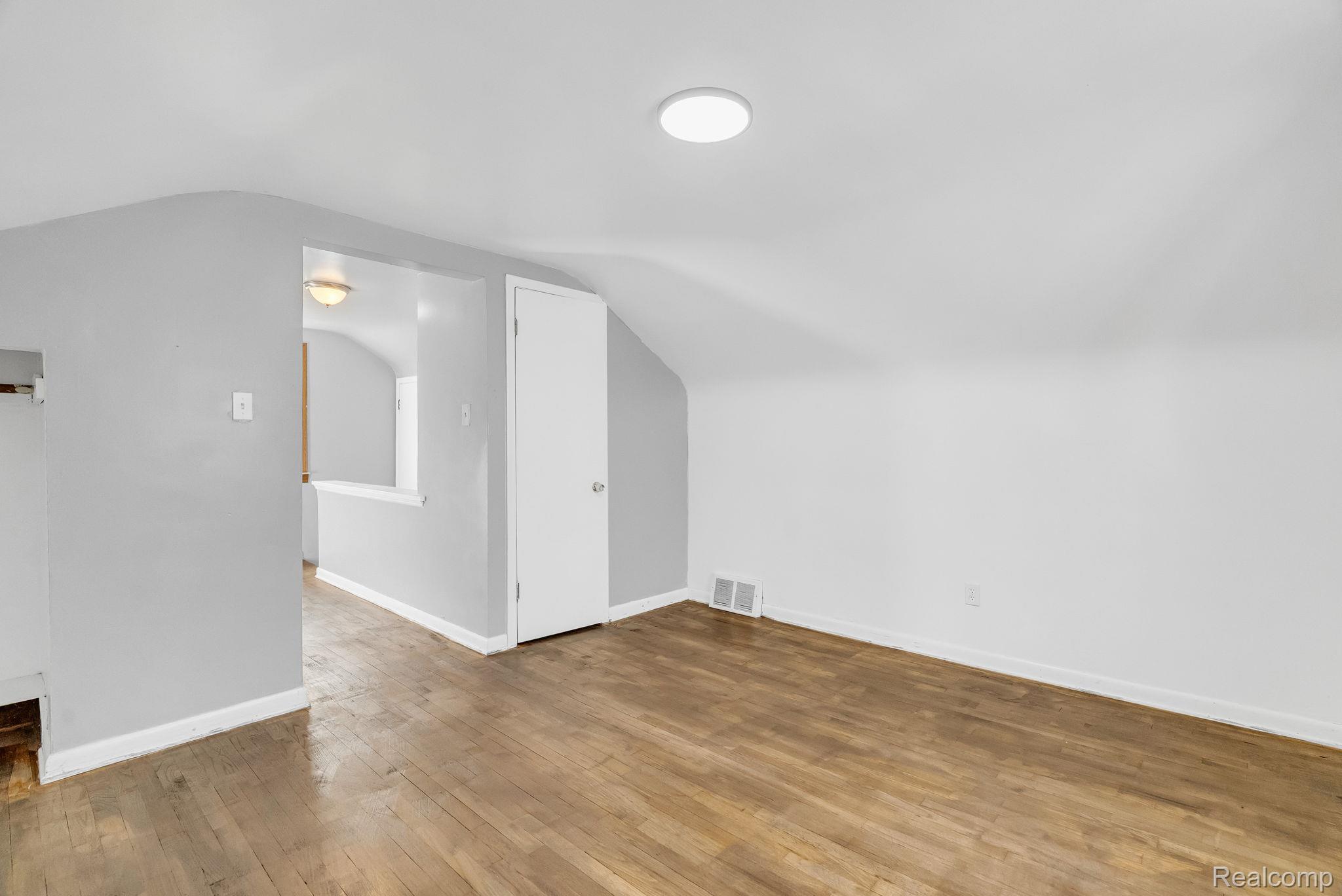 6235 Rosemont Avenue Property Photo 25