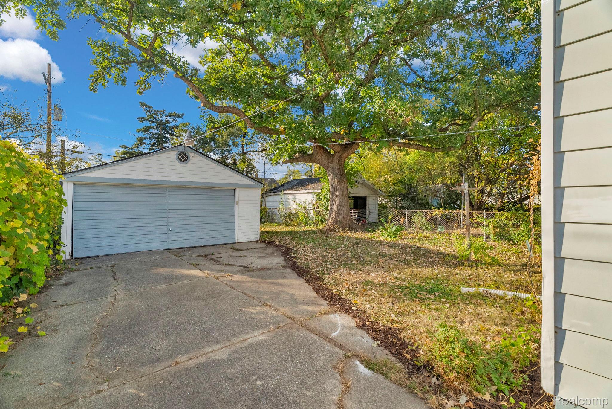 6235 Rosemont Avenue Property Photo 29