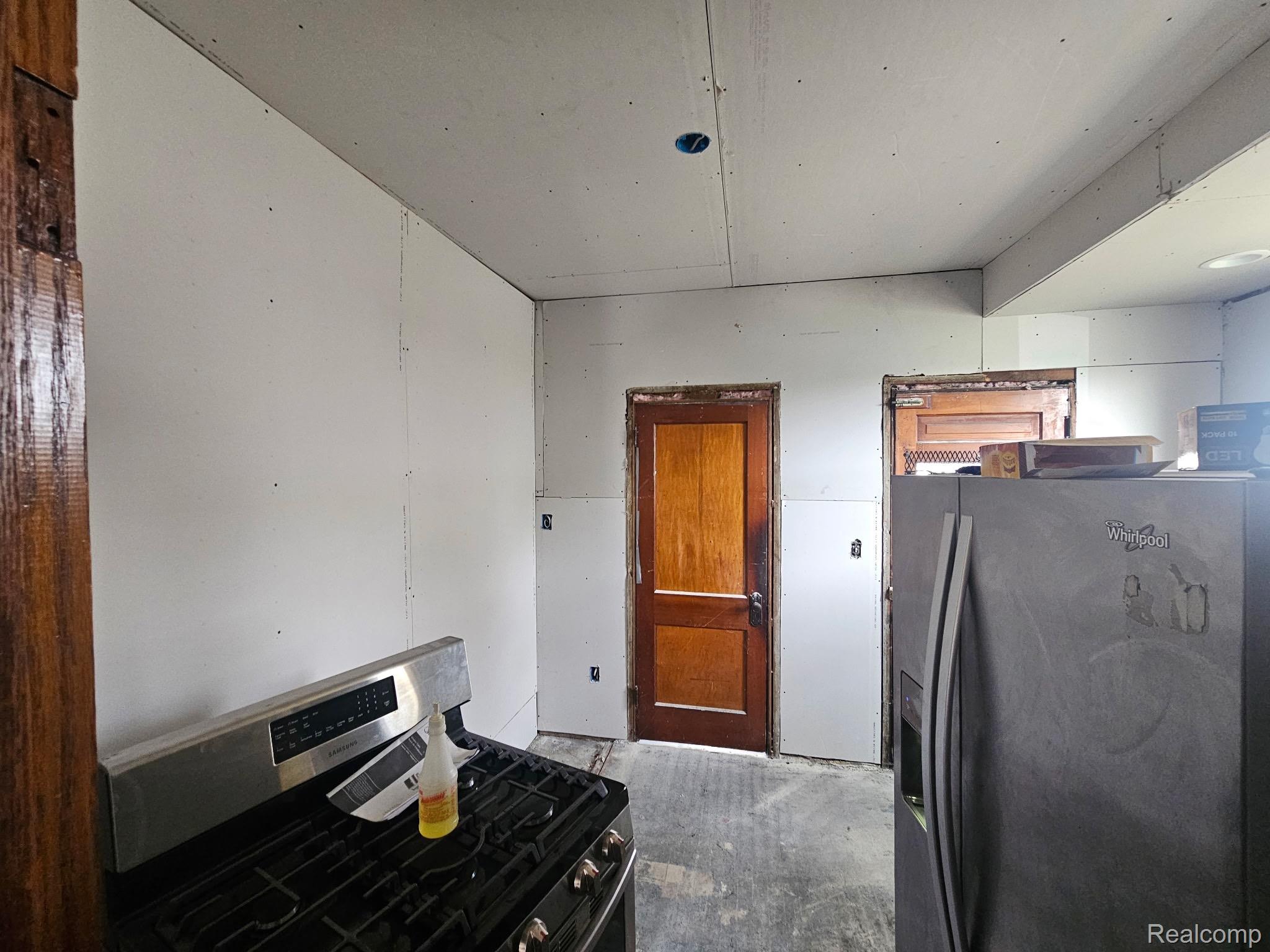148 Waverly Street Property Photo 4