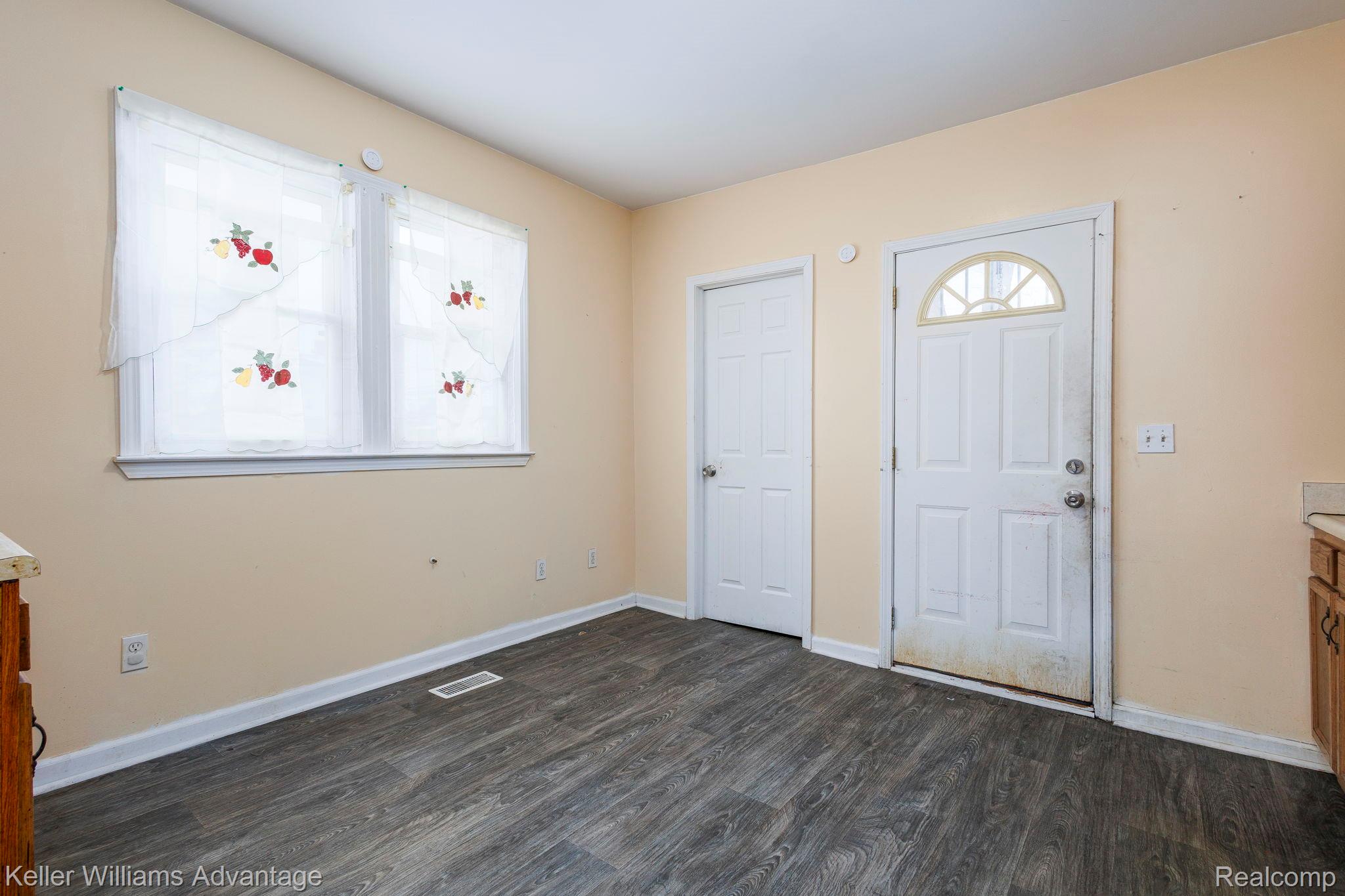 11727 Dyar Street Property Photo 9