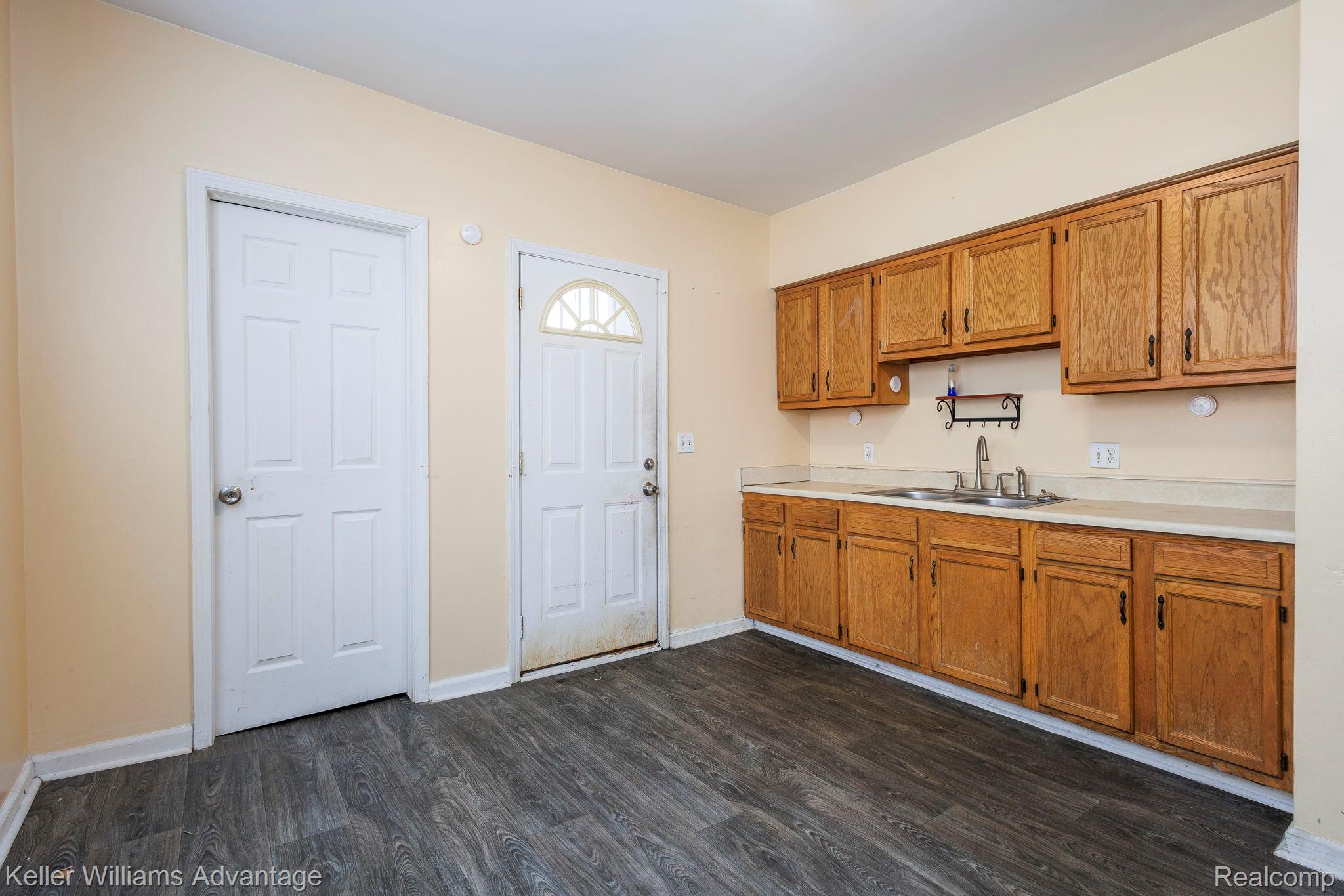 11727 Dyar Street Property Photo 10