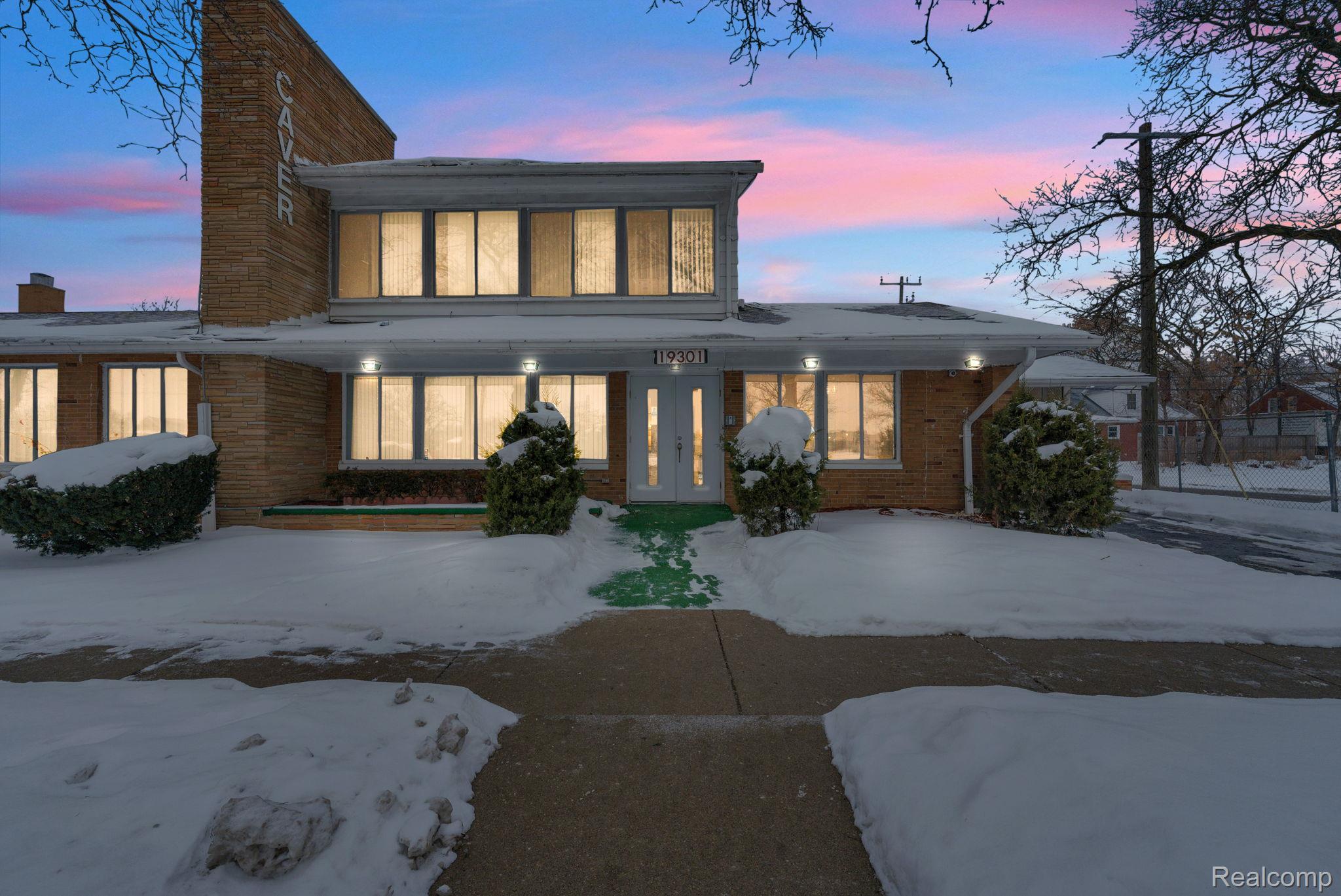 19301 Van Dyke Street Property Photo 4