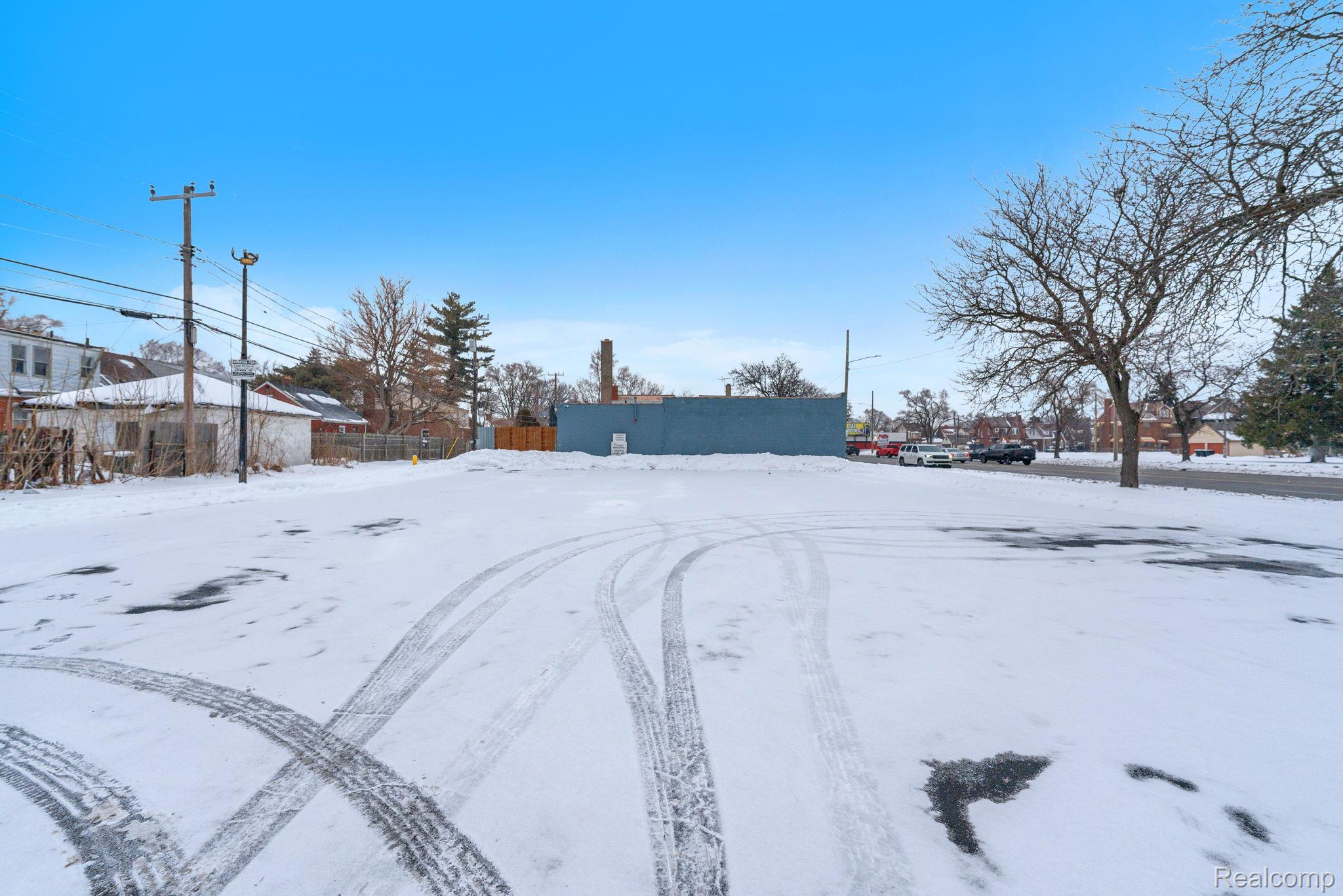 19301 Van Dyke Street Property Photo 6