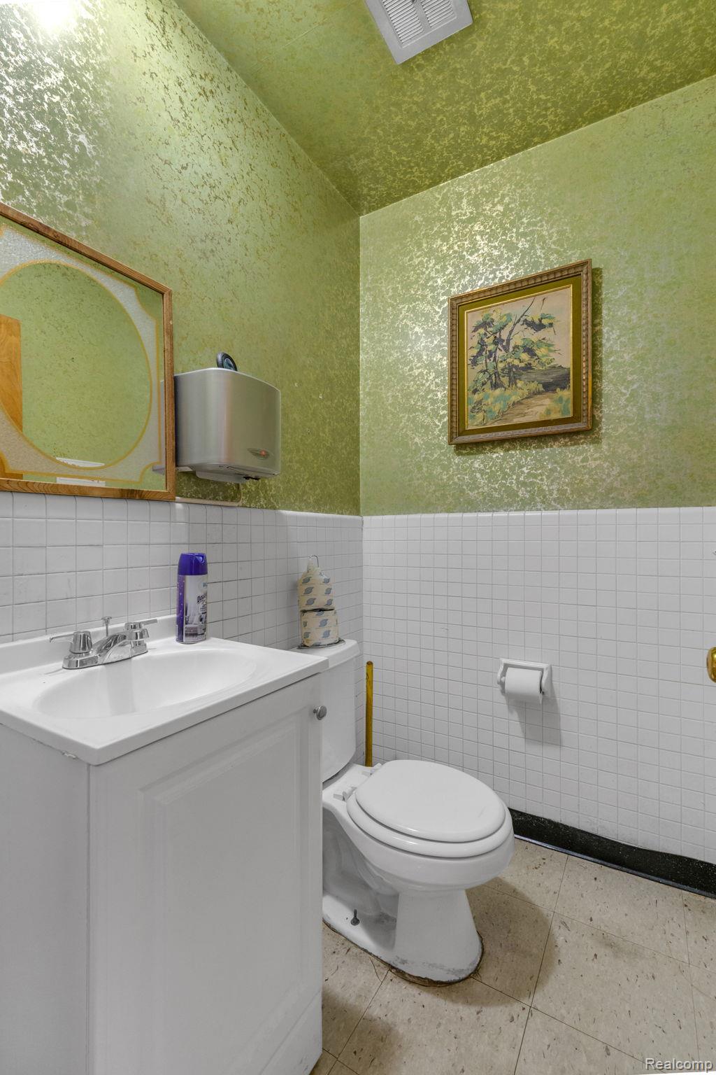 19301 Van Dyke Street Property Photo 24