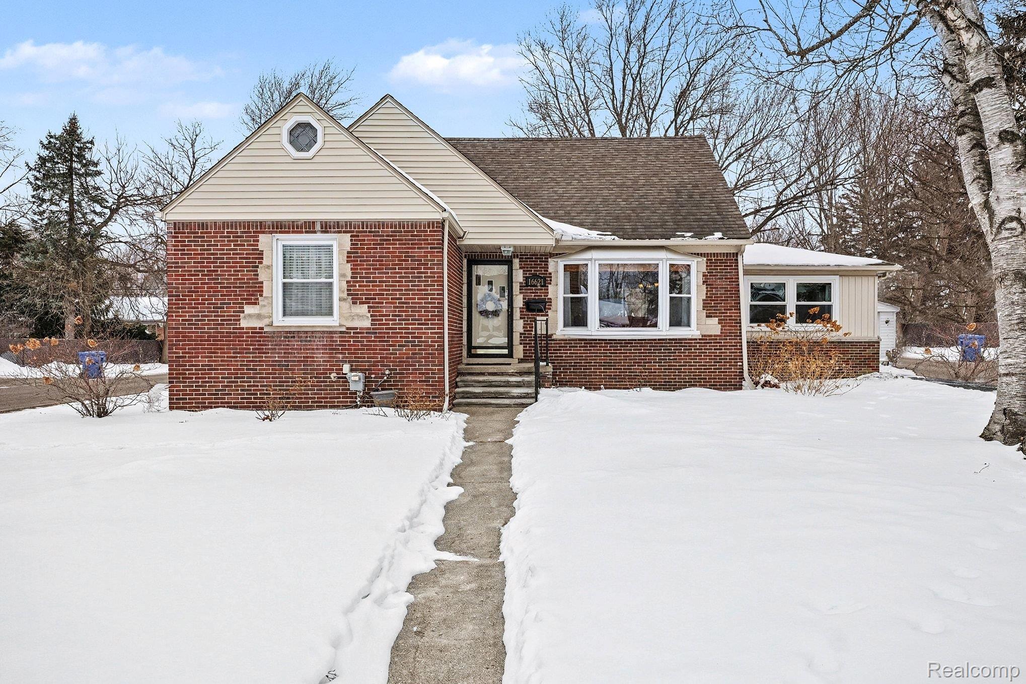 16621 Admiral Property Photo 1