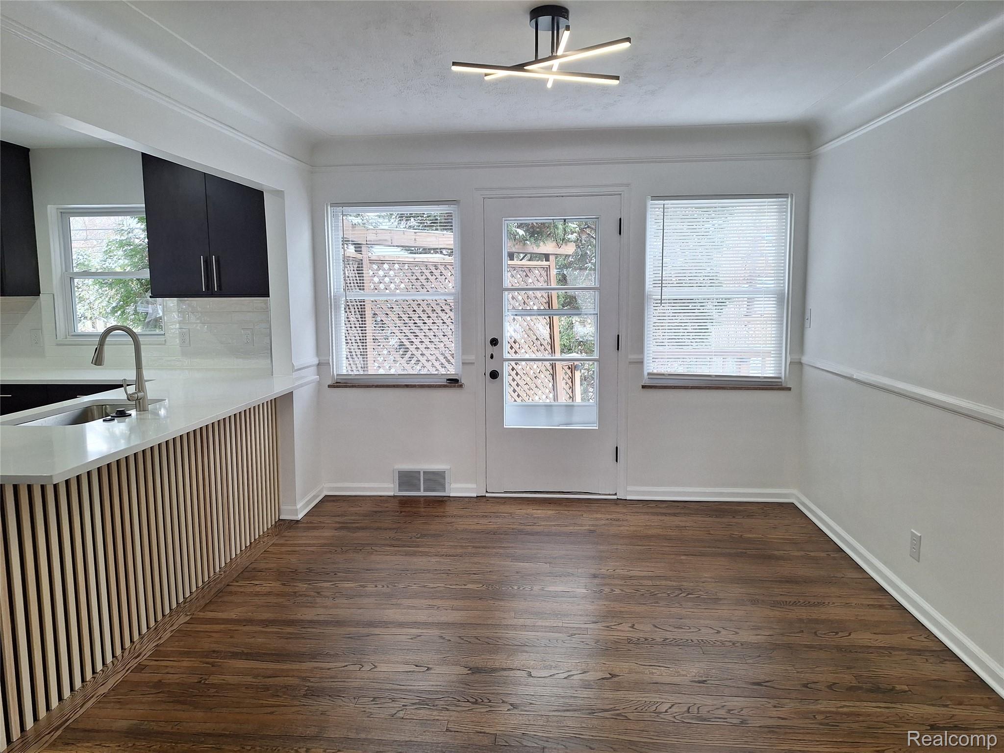 607 S Connecticut Avenue Property Photo 8