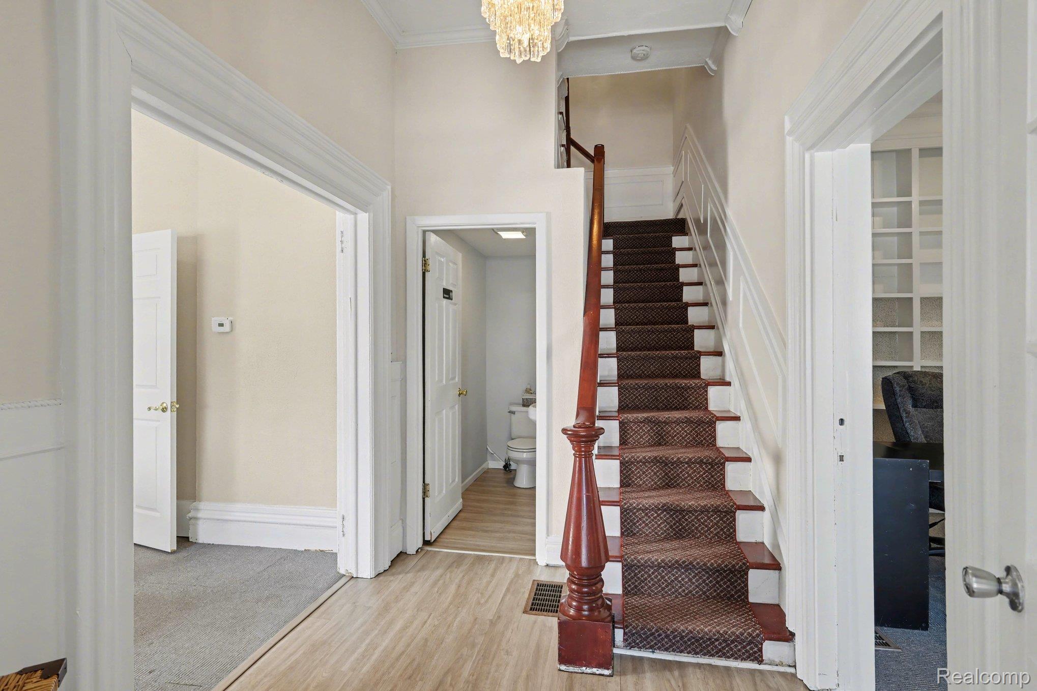 1031 N Washington Avenue Property Photo 3