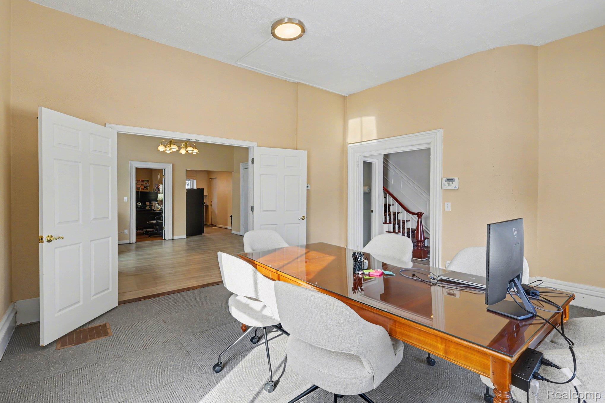1031 N Washington Avenue Property Photo 5
