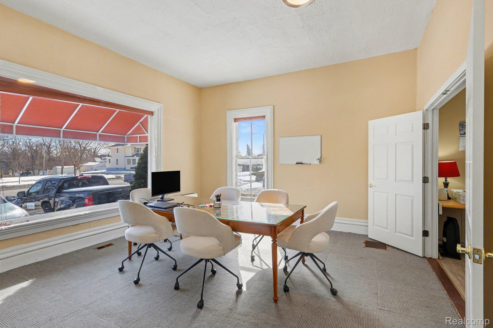 1031 N Washington Avenue Property Photo 6