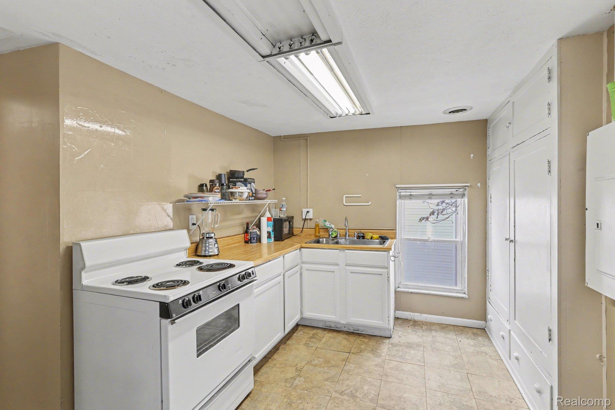 1031 N Washington Avenue Property Photo 16