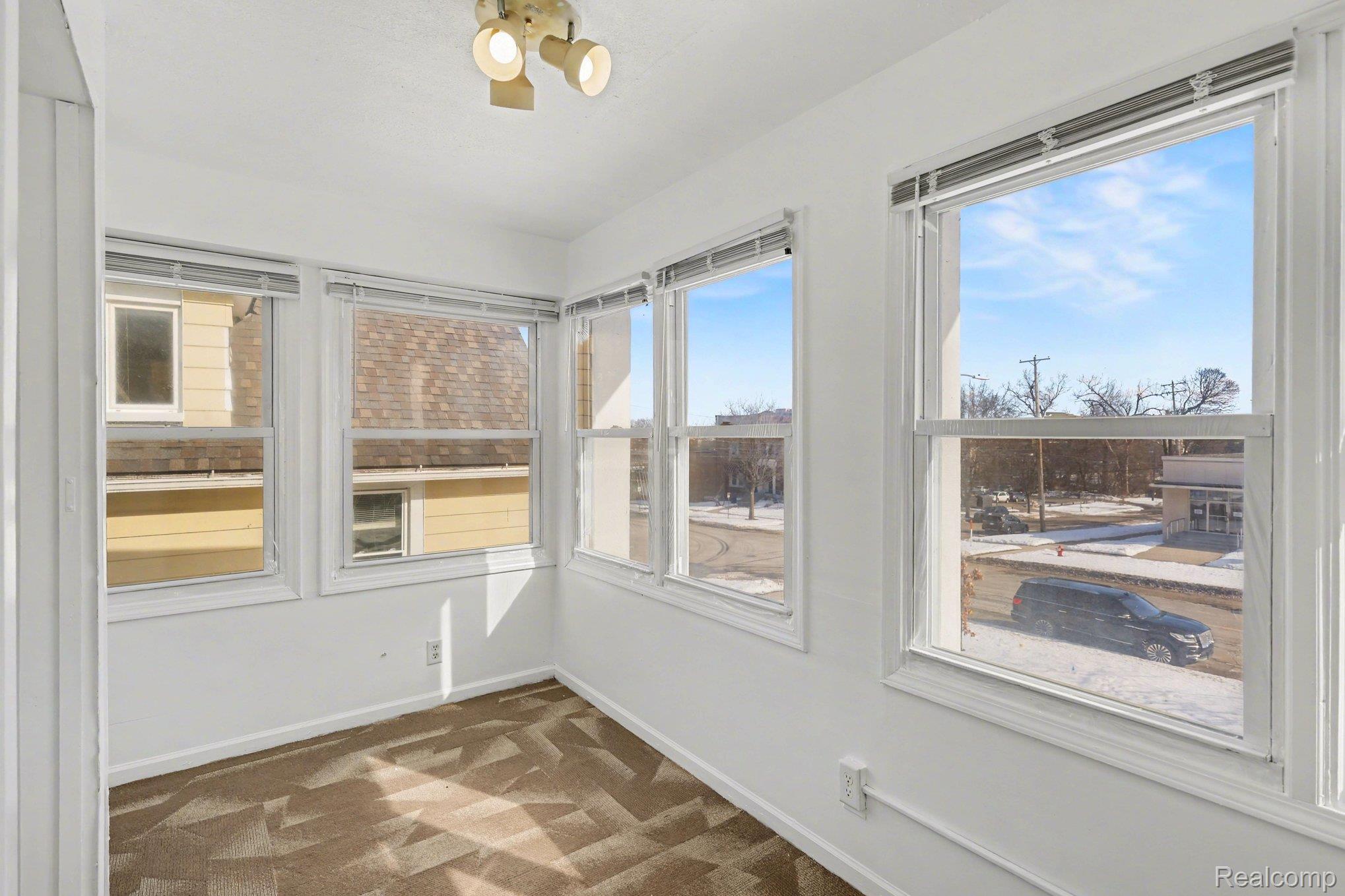 1031 N Washington Avenue Property Photo 21