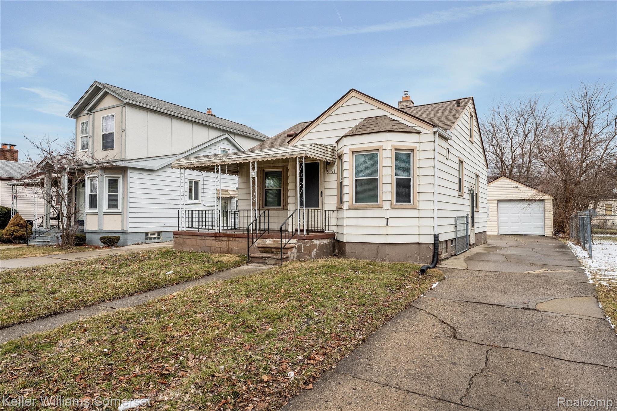 19163 Kenosha Street Property Photo 2