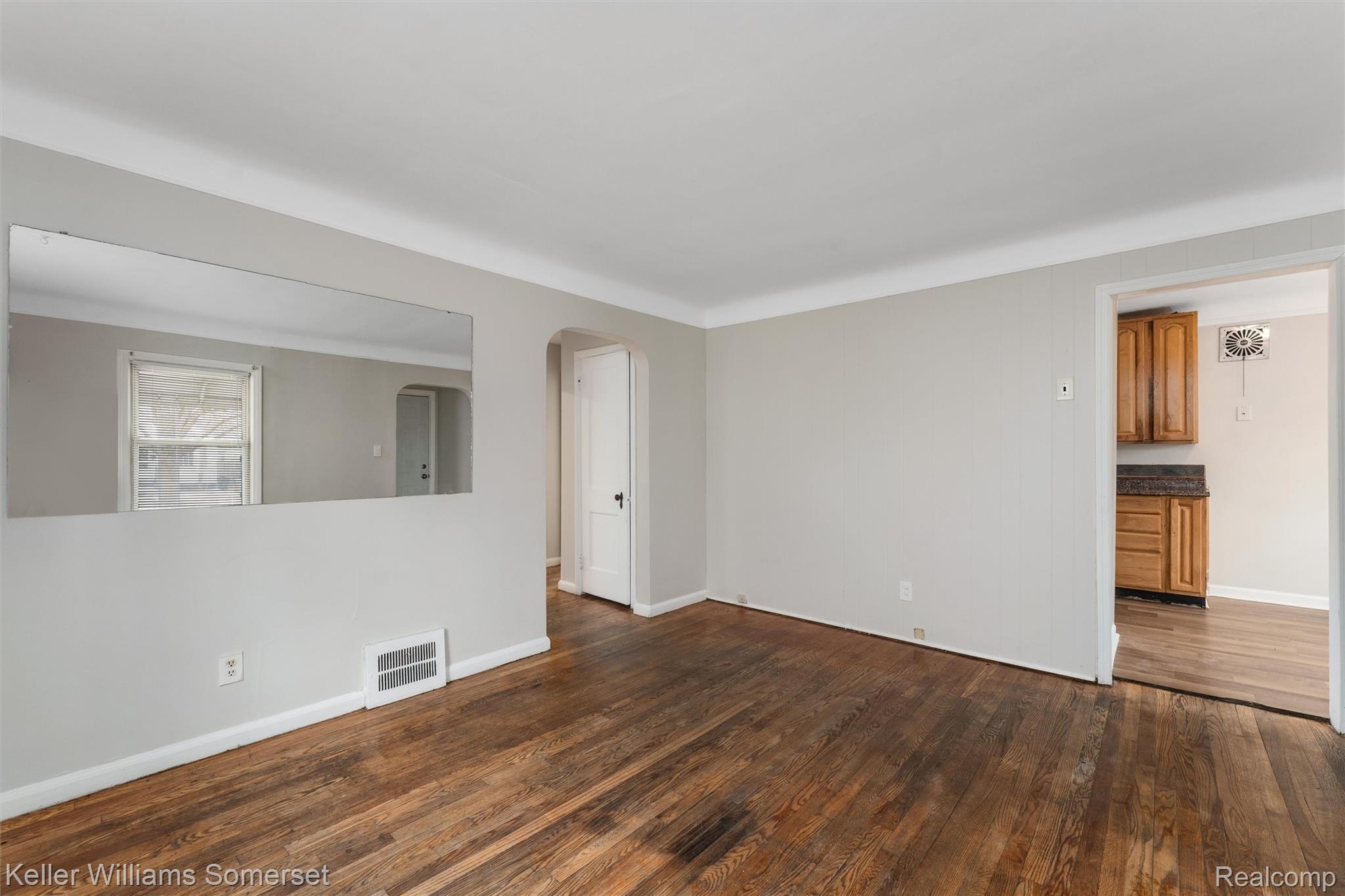 19163 Kenosha Street Property Photo 4