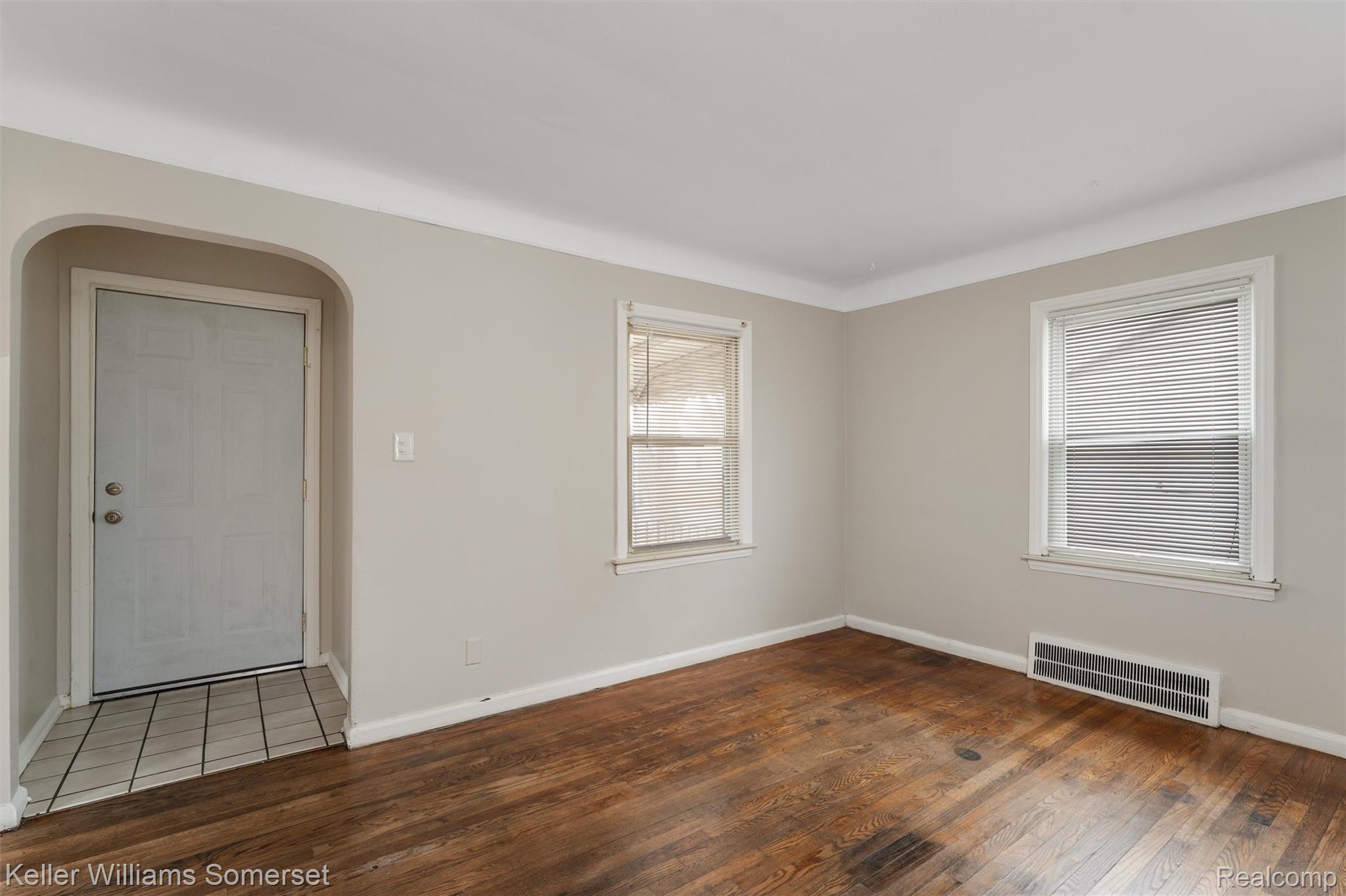 19163 Kenosha Street Property Photo 6