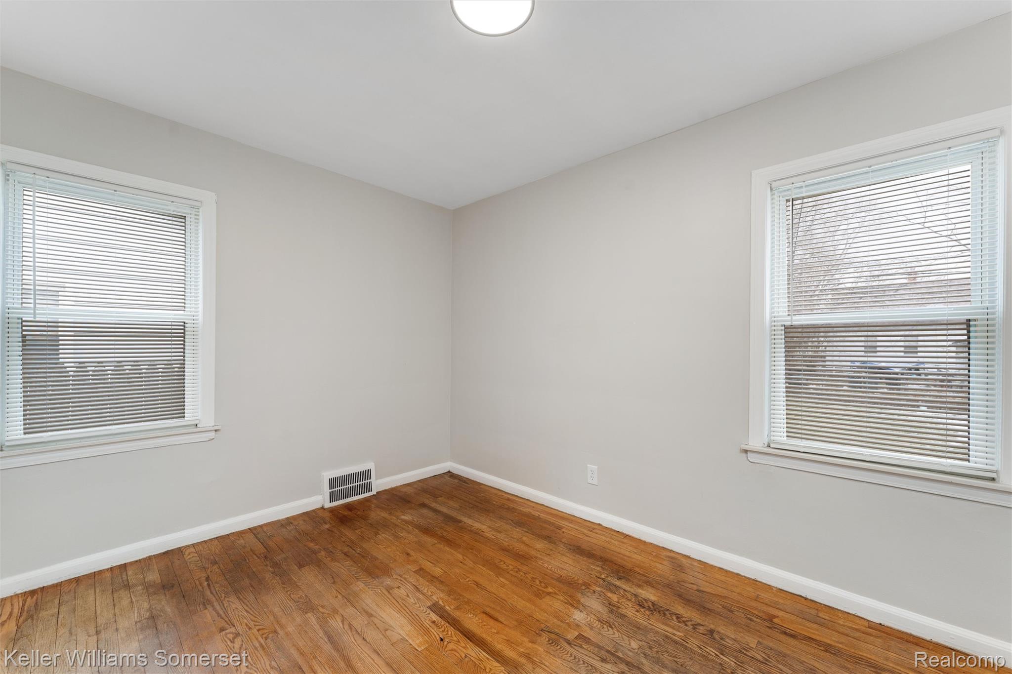 19163 Kenosha Street Property Photo 11