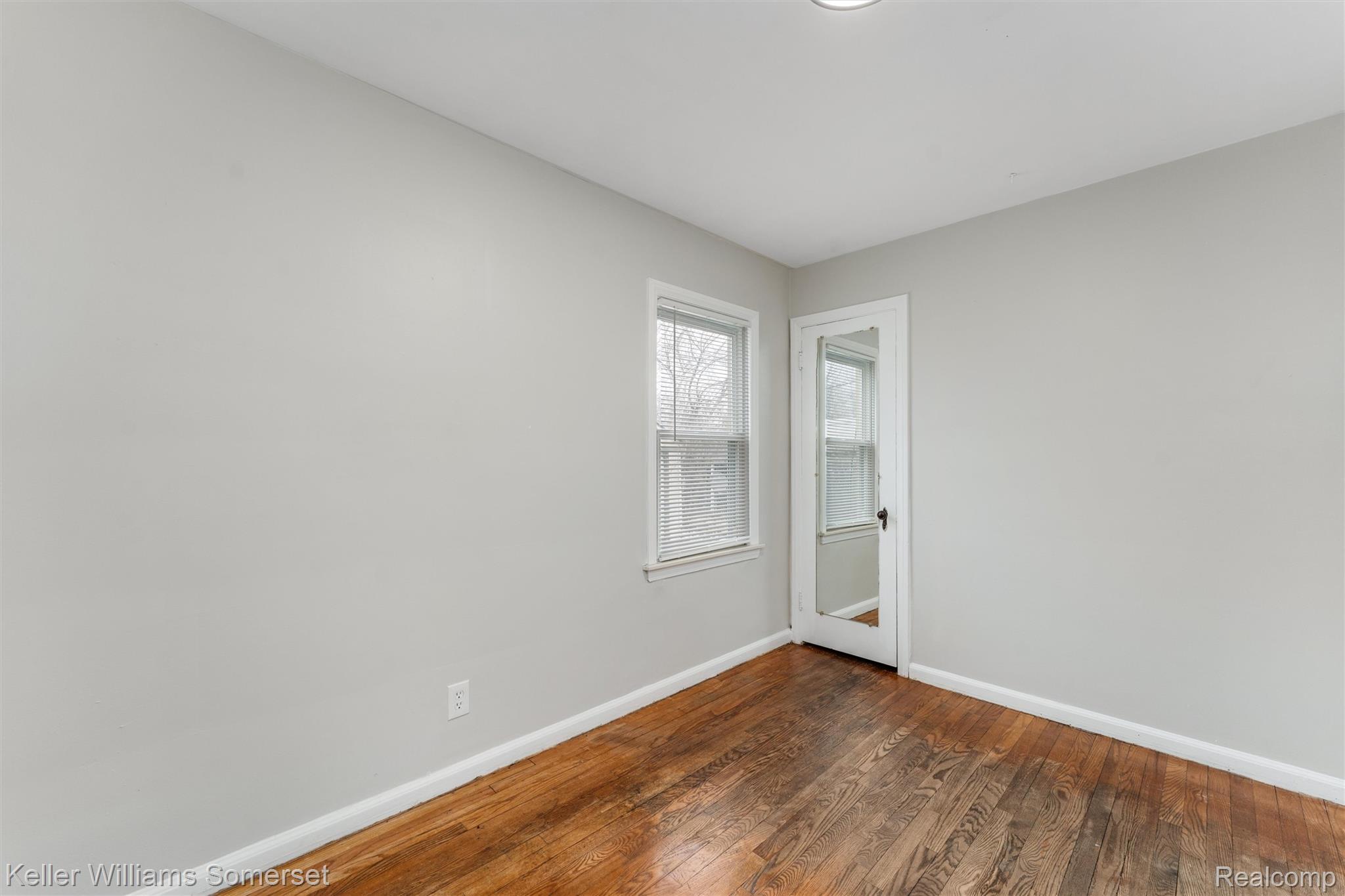19163 Kenosha Street Property Photo 12