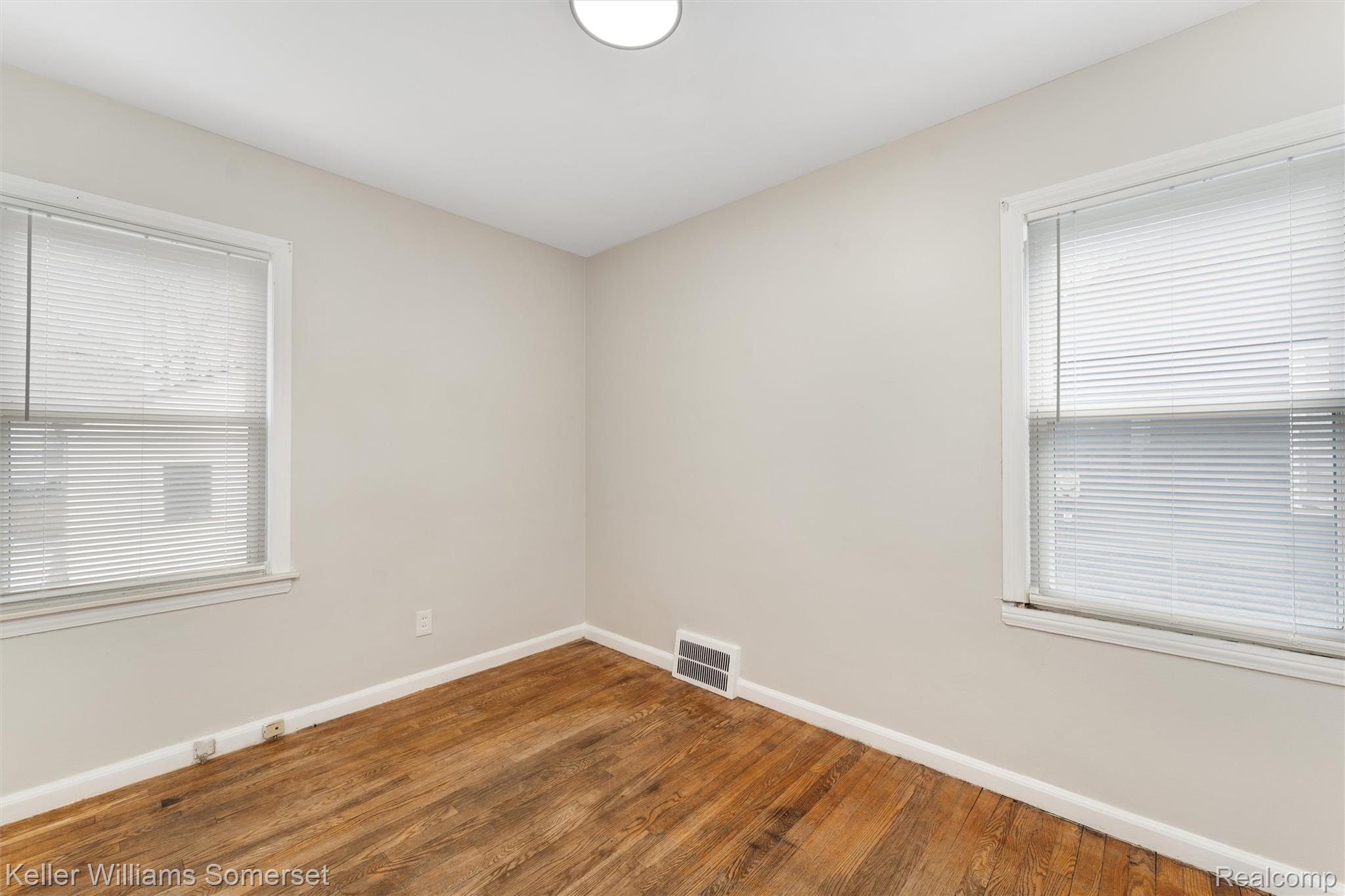19163 Kenosha Street Property Photo 13