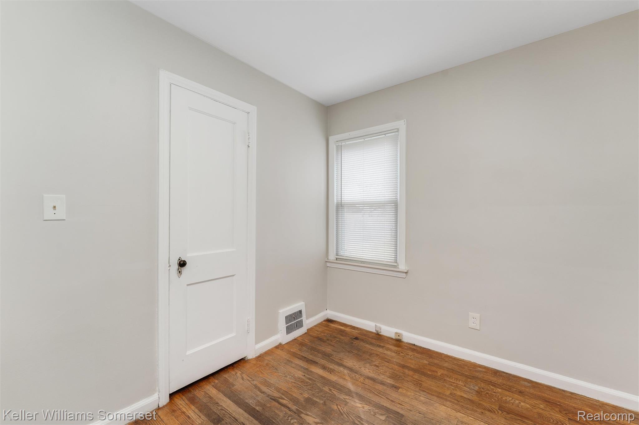 19163 Kenosha Street Property Photo 14