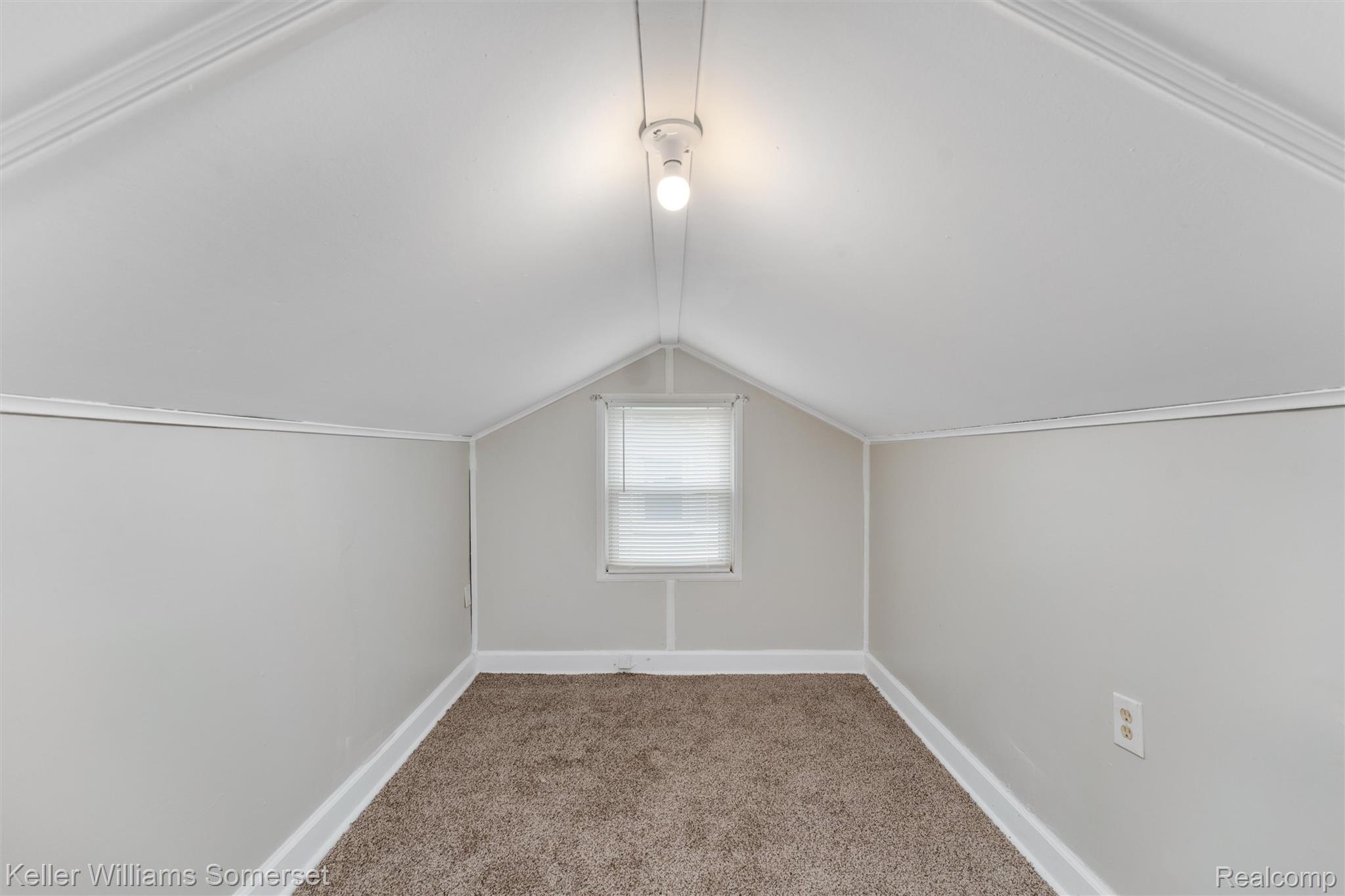 19163 Kenosha Street Property Photo 15