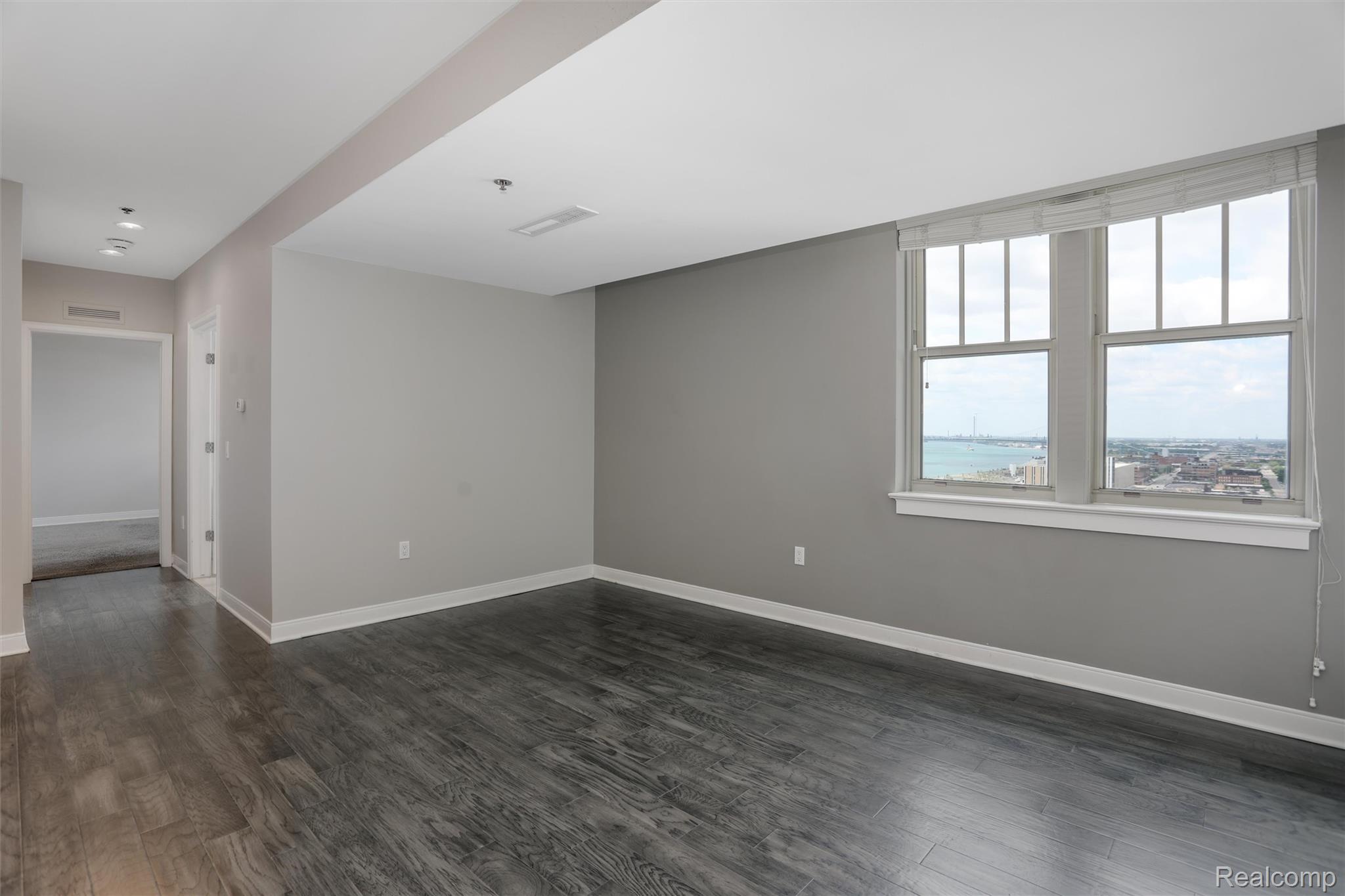 525 W Lafayette Boulevard Property Photo 6
