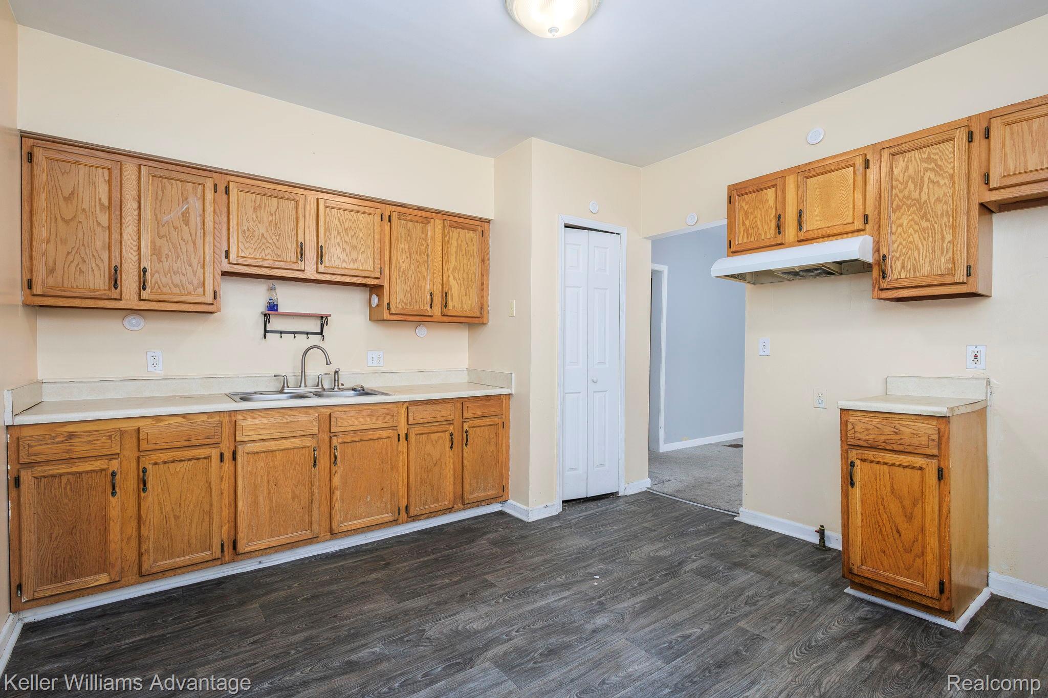 11727 Dyar Street Property Photo 7