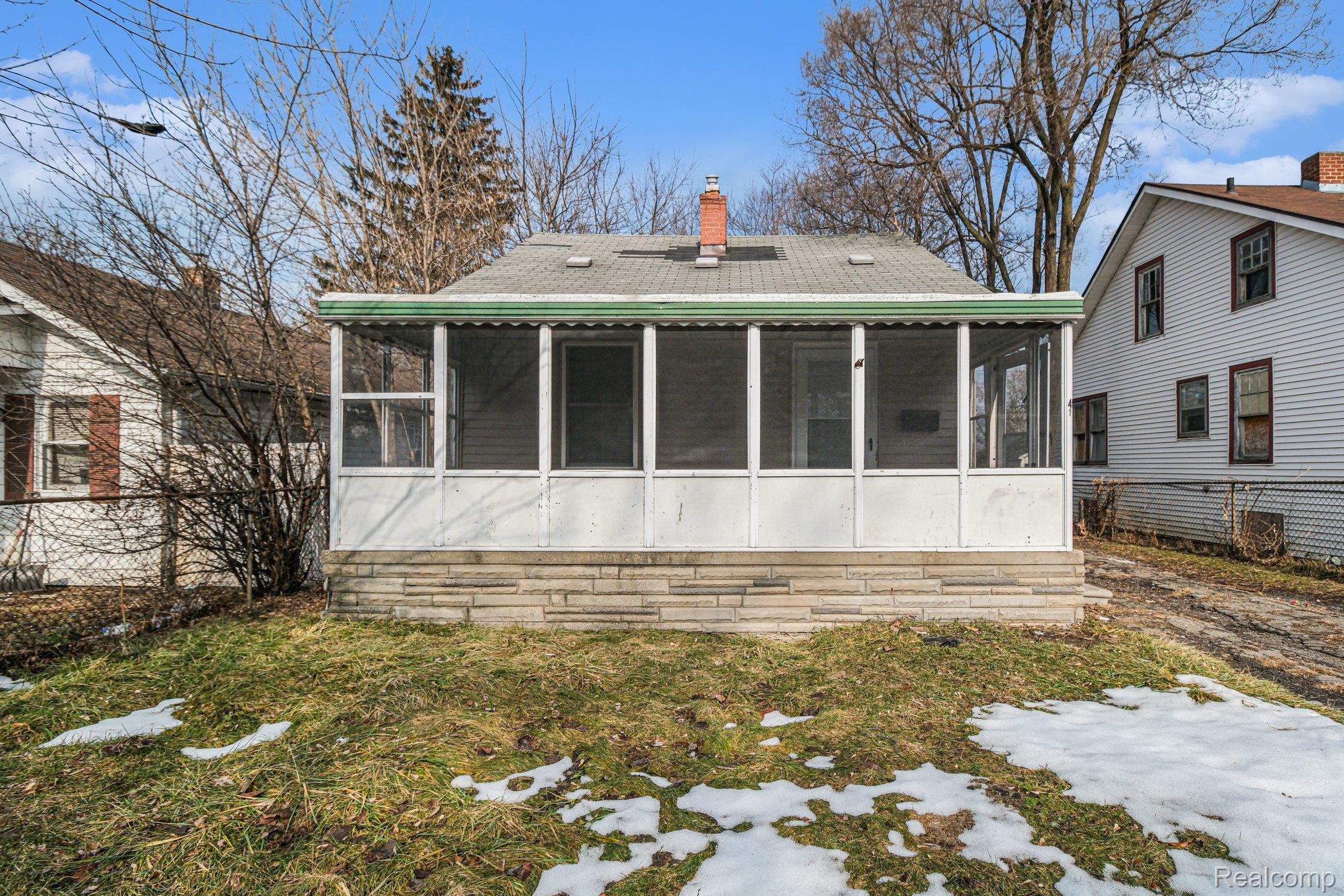 40 W Strathmore Avenue Property Photo 1