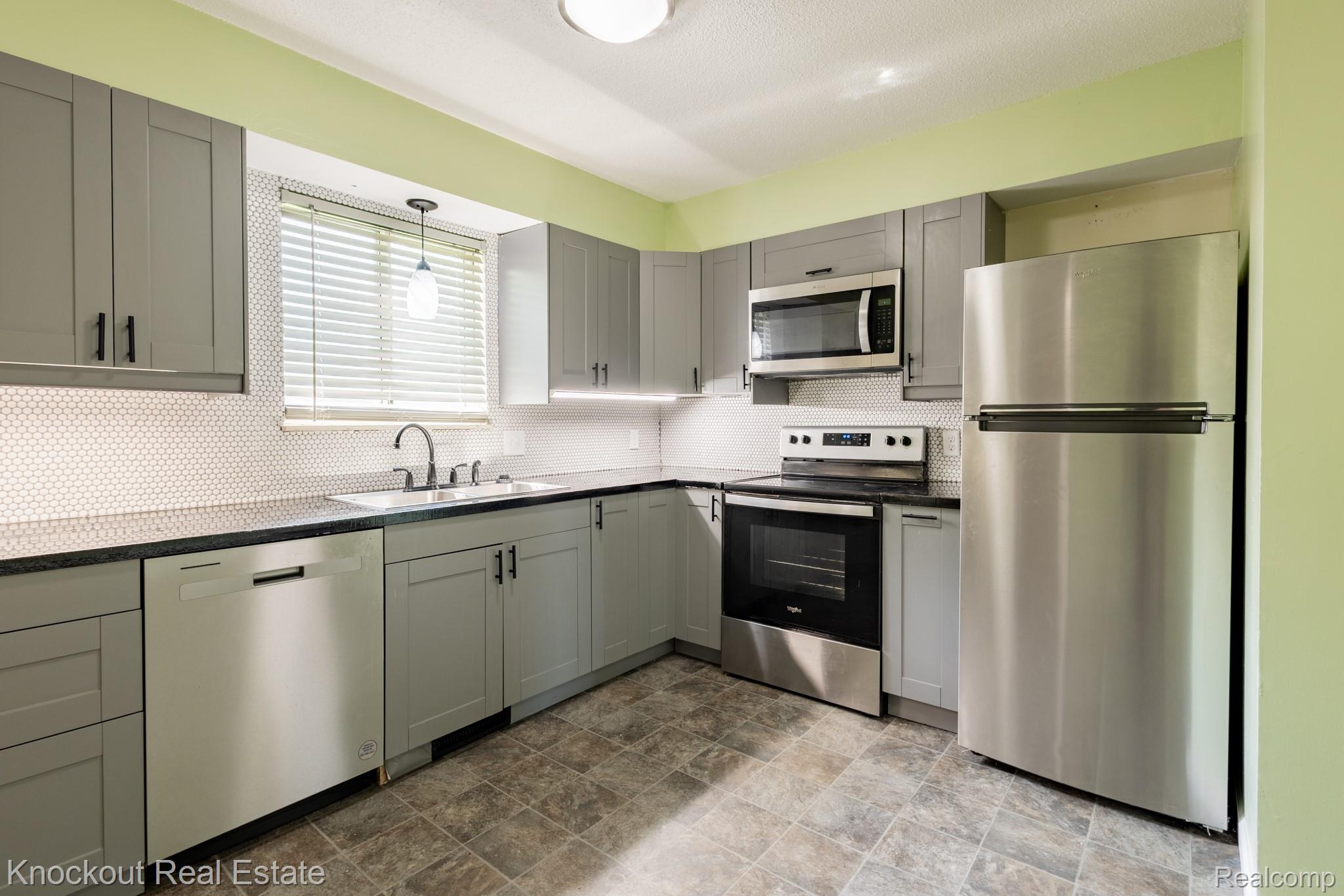 3782 Egan Street Property Photo 4