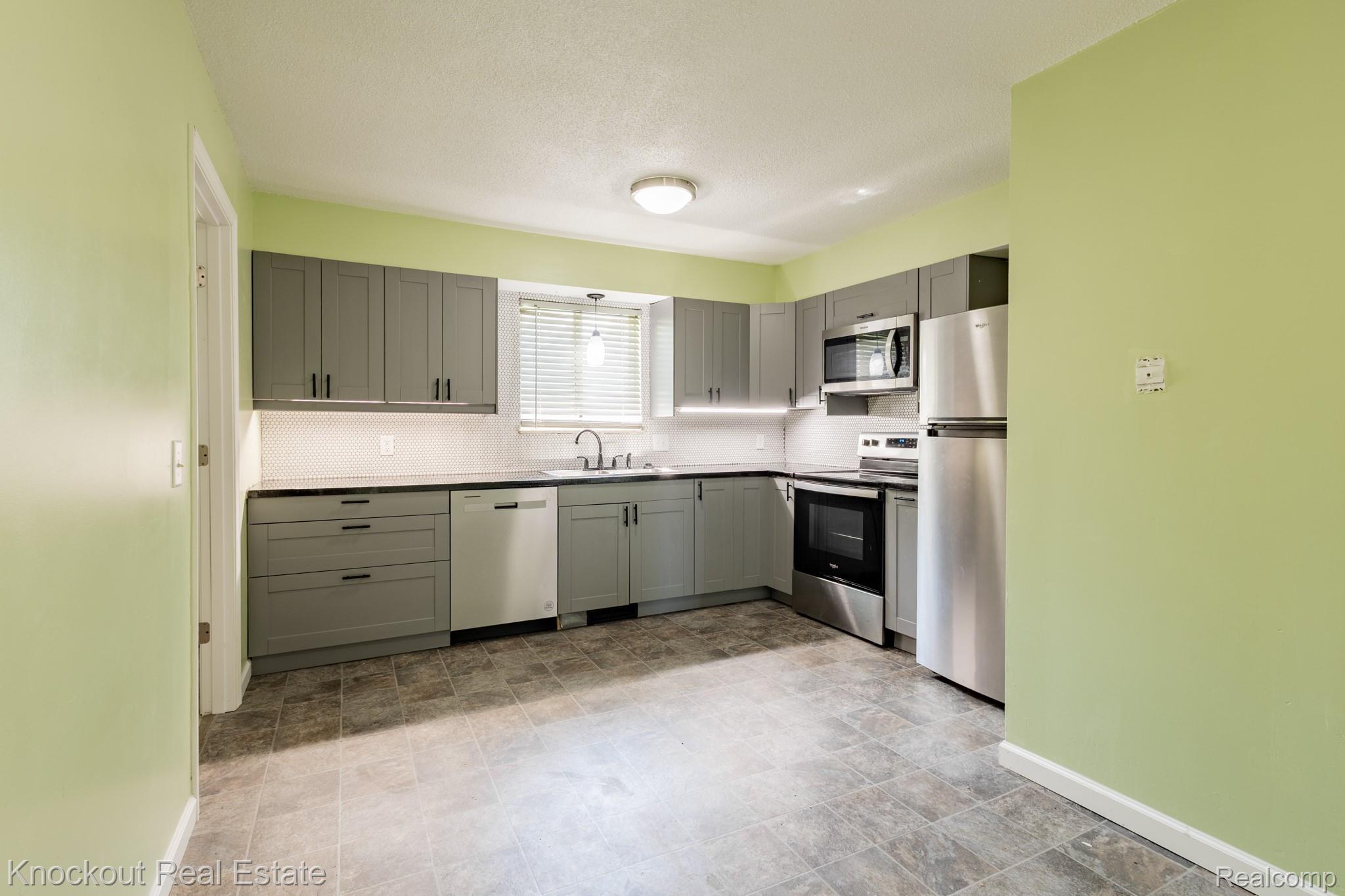 3782 Egan Street Property Photo 5