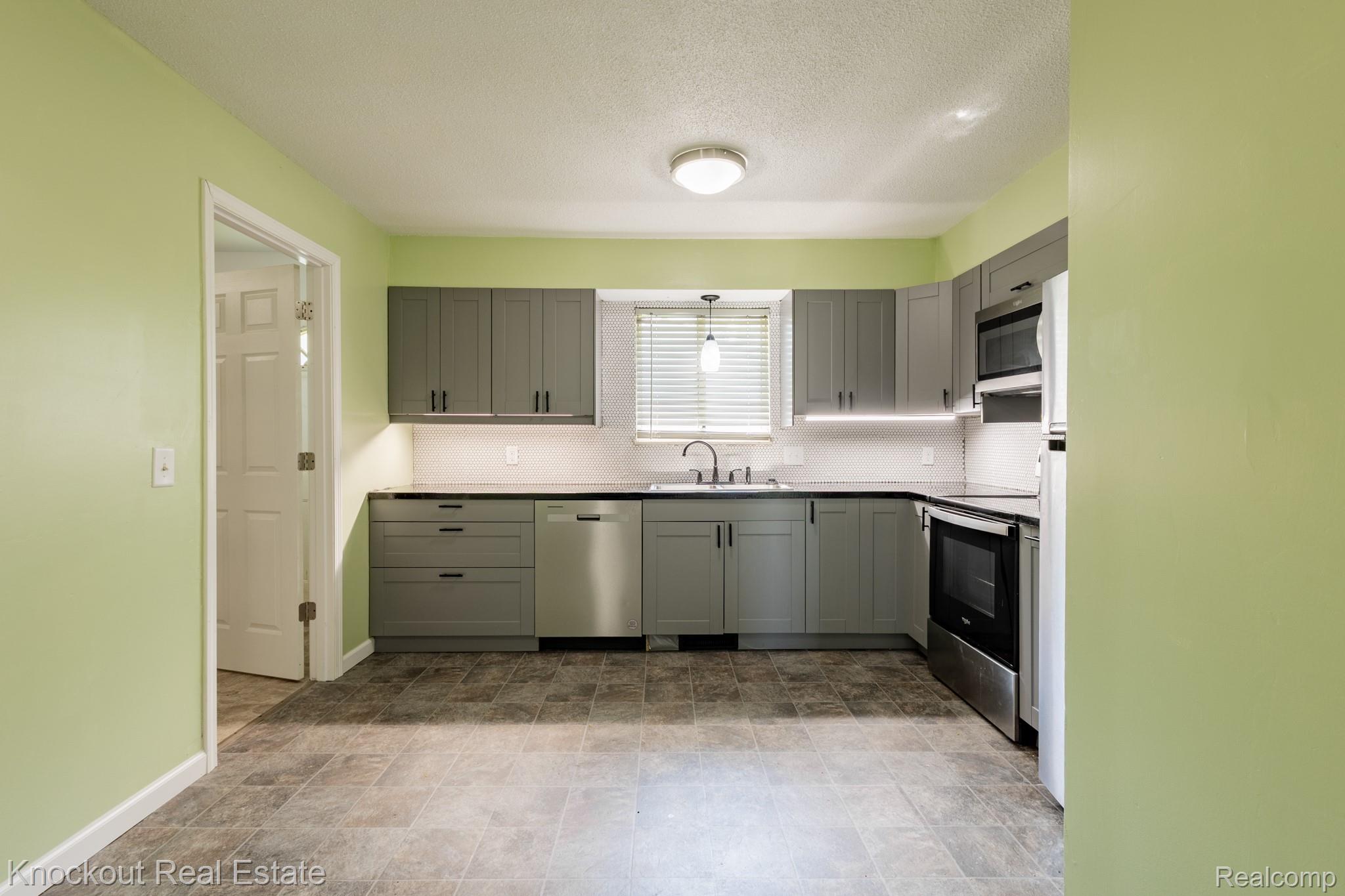3782 Egan Street Property Photo 6