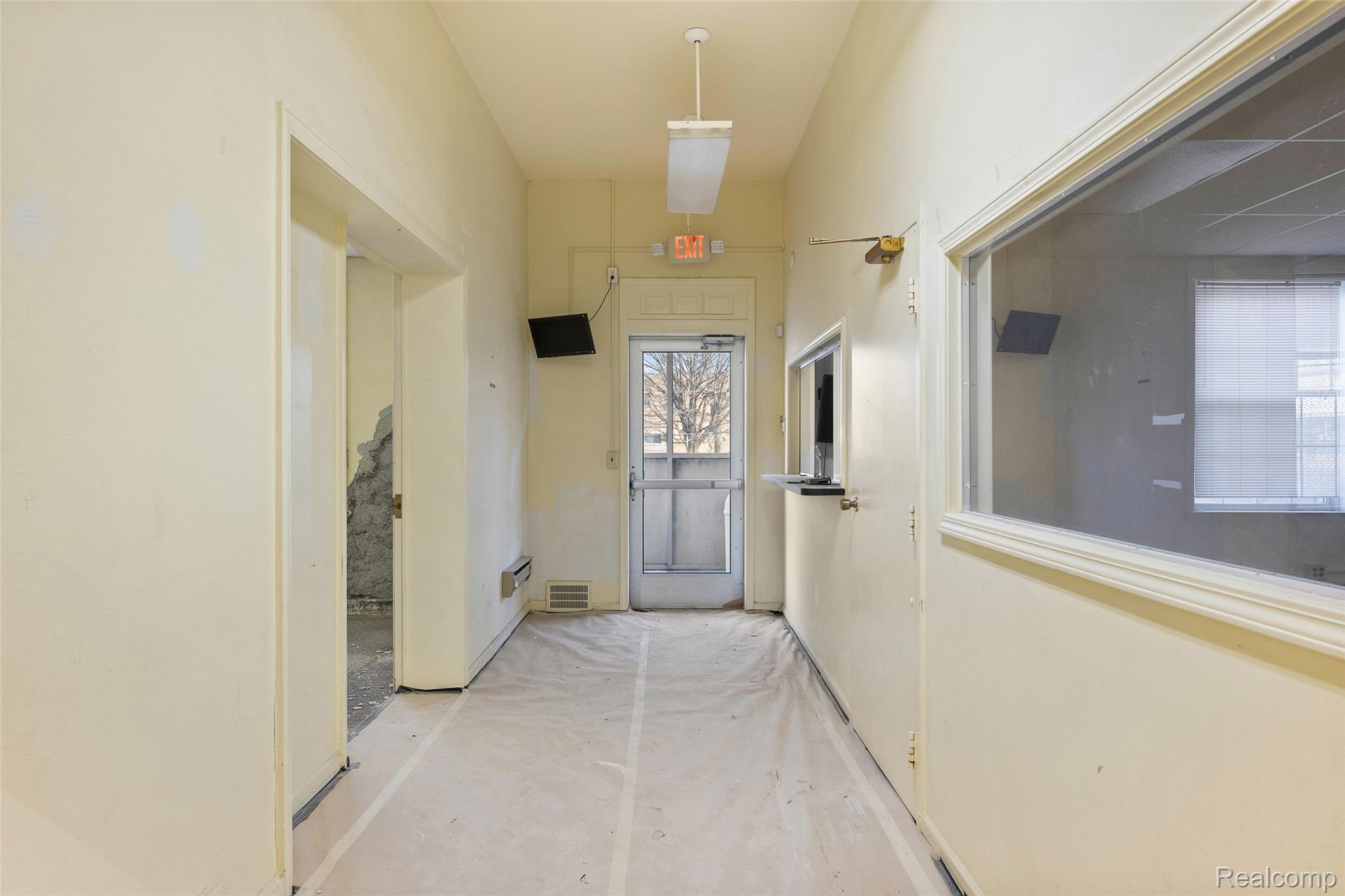 16625 Grand River Avenue Property Photo 5