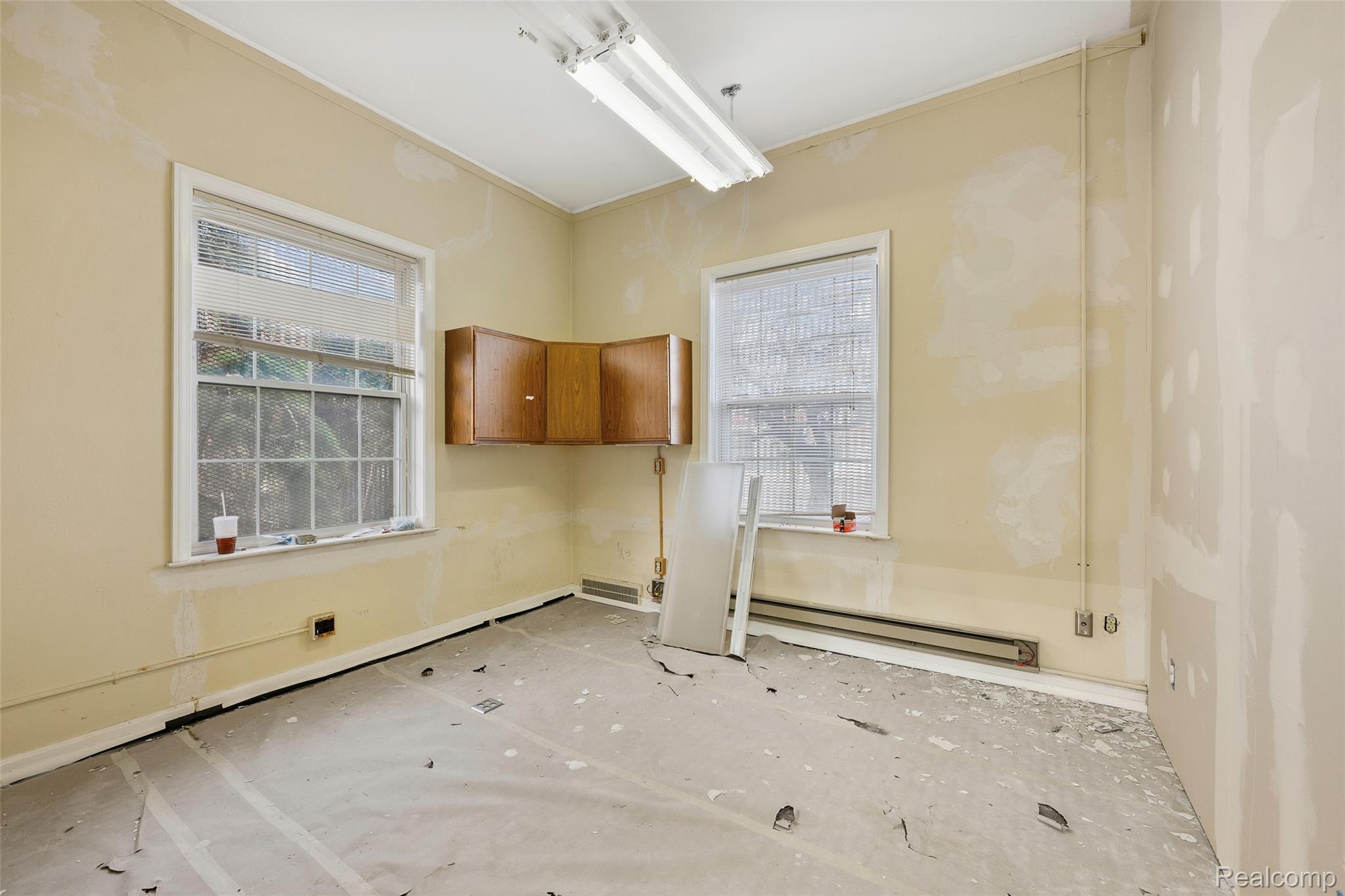 16625 Grand River Avenue Property Photo 9