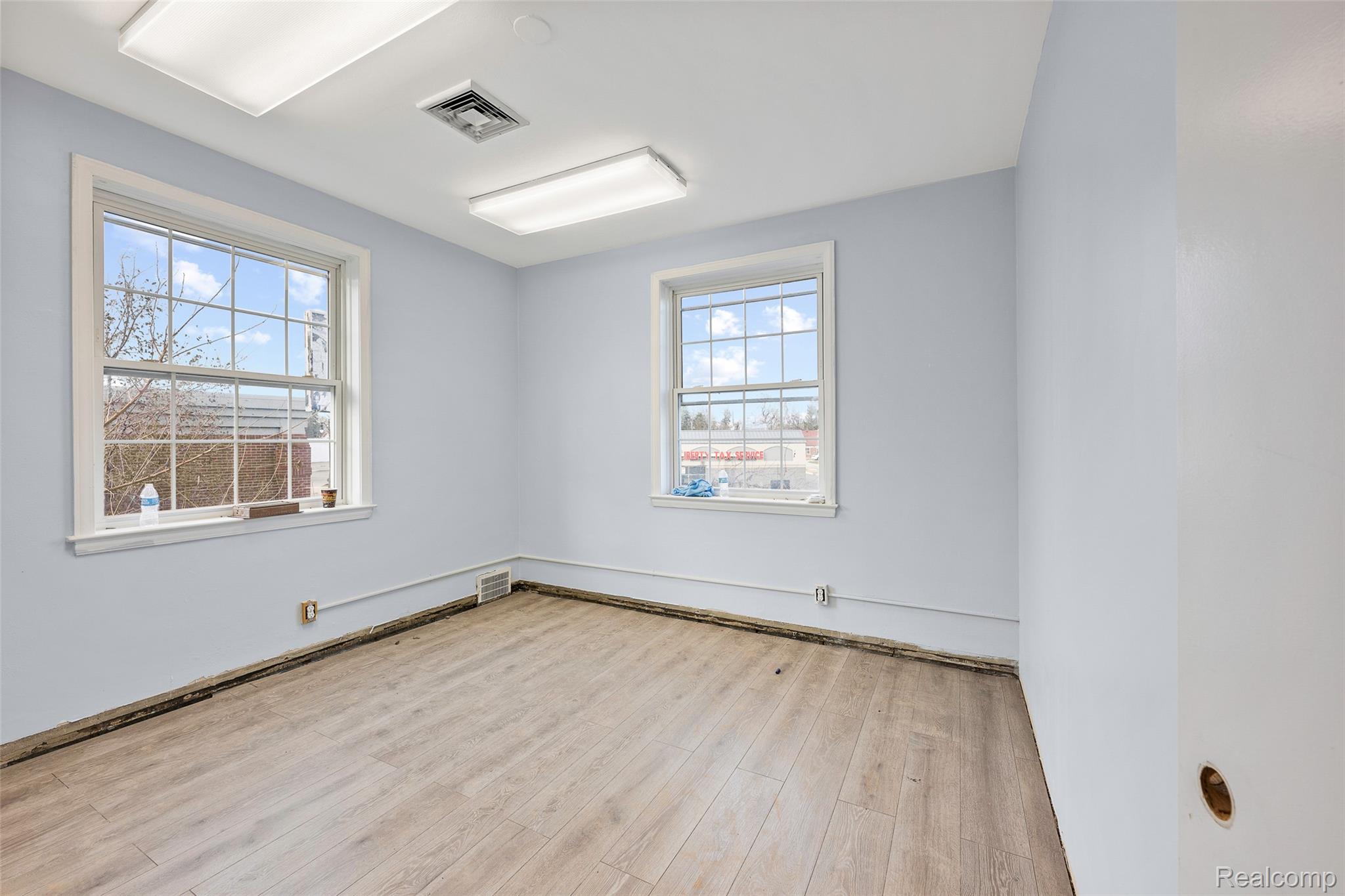 16625 Grand River Avenue Property Photo 23