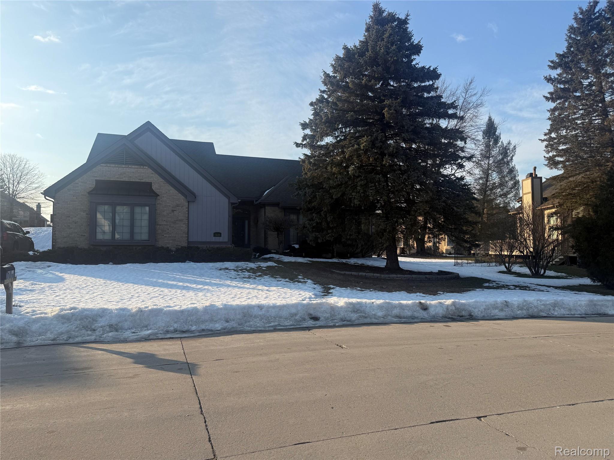 1446 Vistaview Drive Property Photo 2