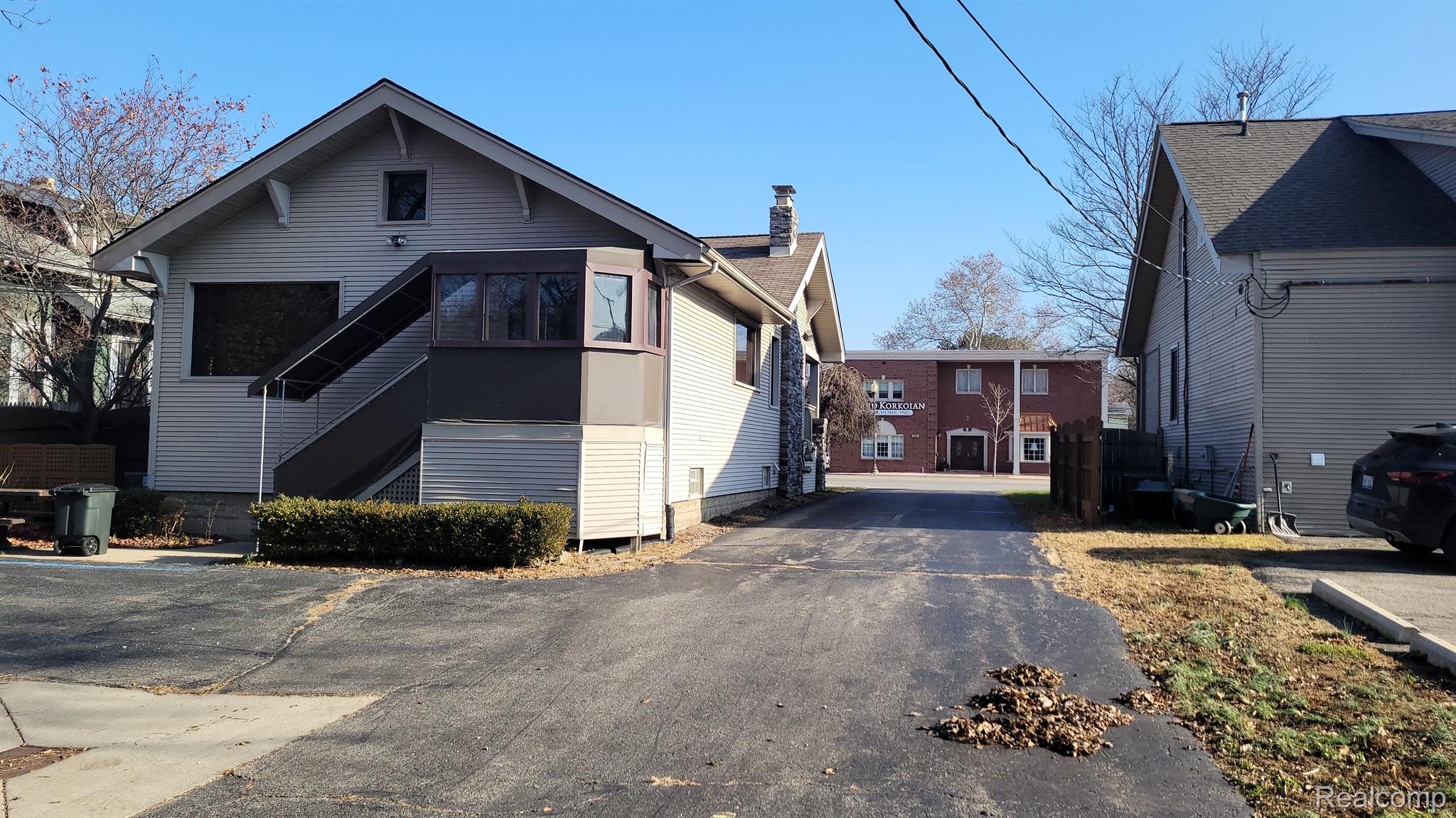 909 N Main Street Property Photo 4