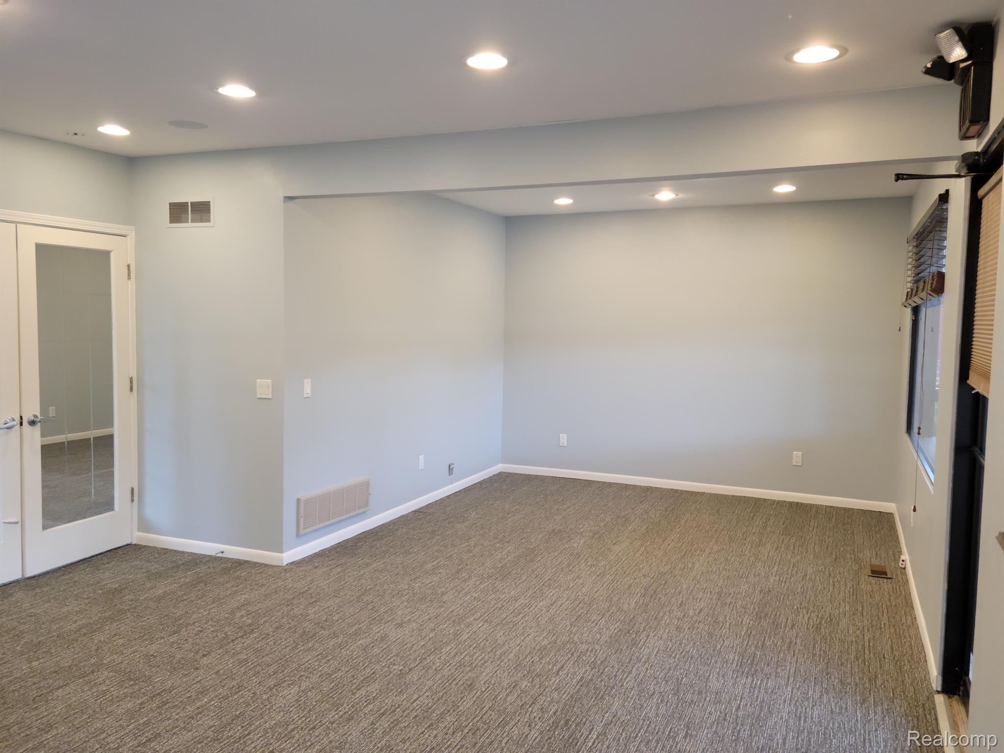 909 N Main Street Property Photo 6