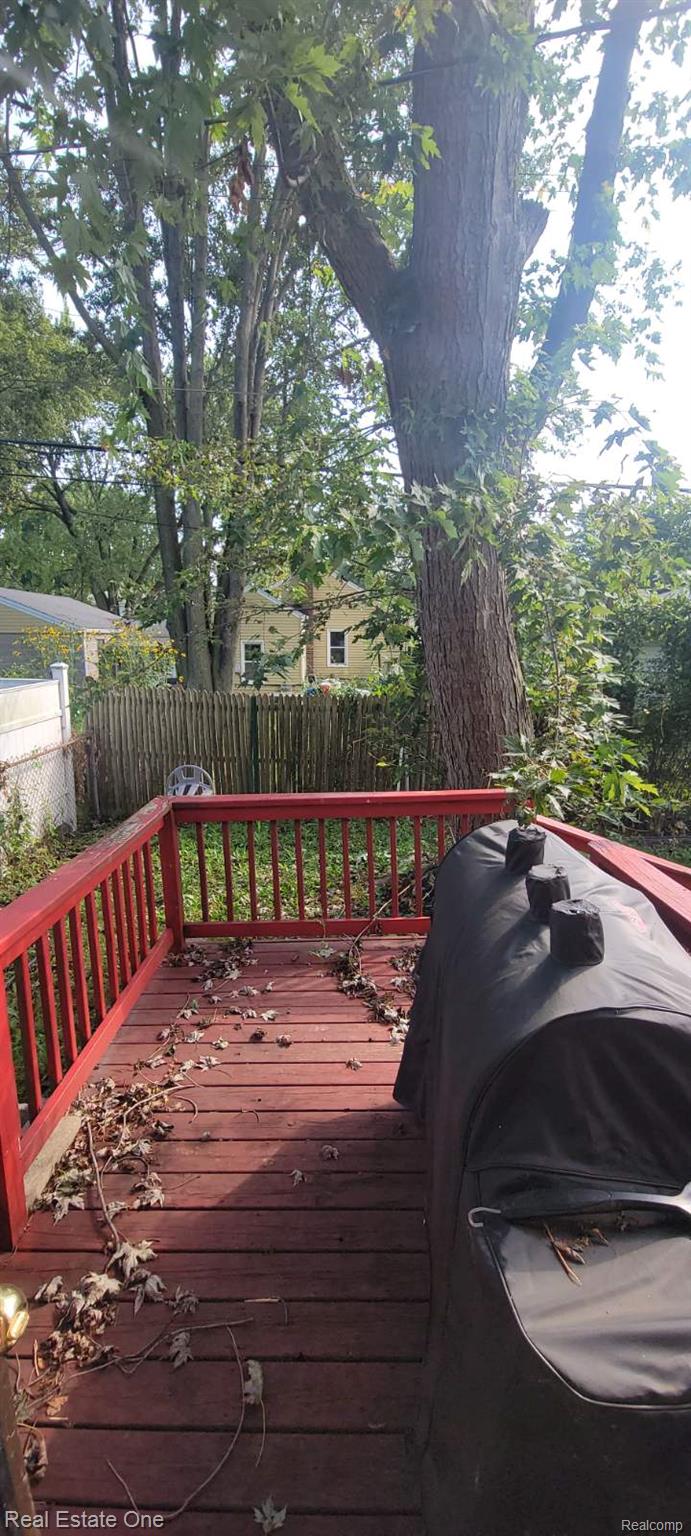 20120 Salisbury Street Property Photo 28