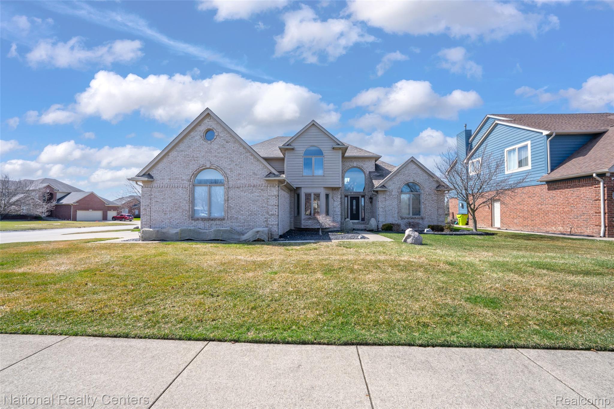 56175 Saint Andrews Drive Property Photo 2