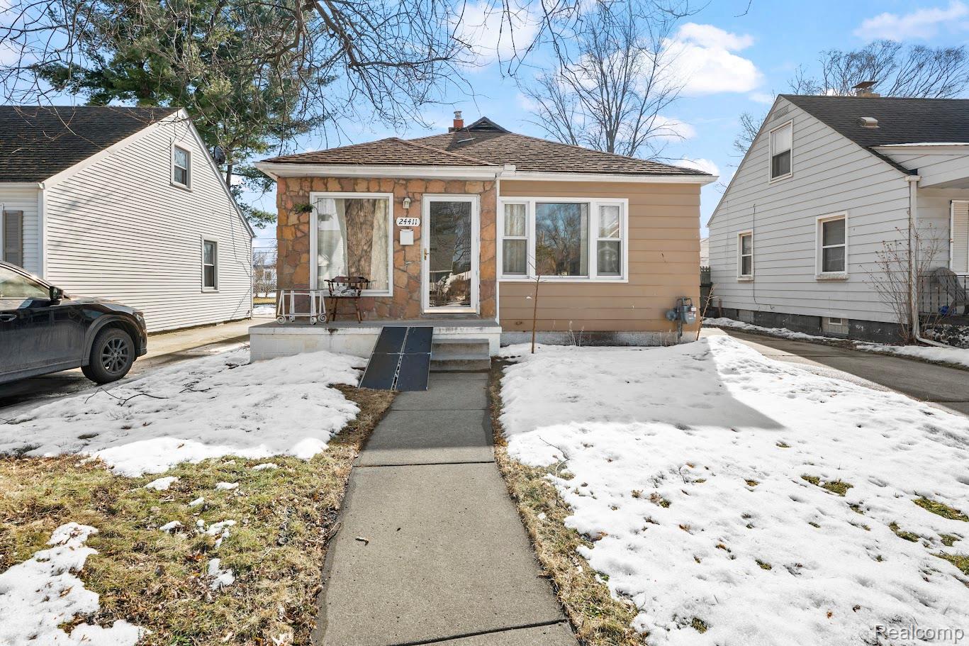 24411 Notre Dame Street Property Photo 1