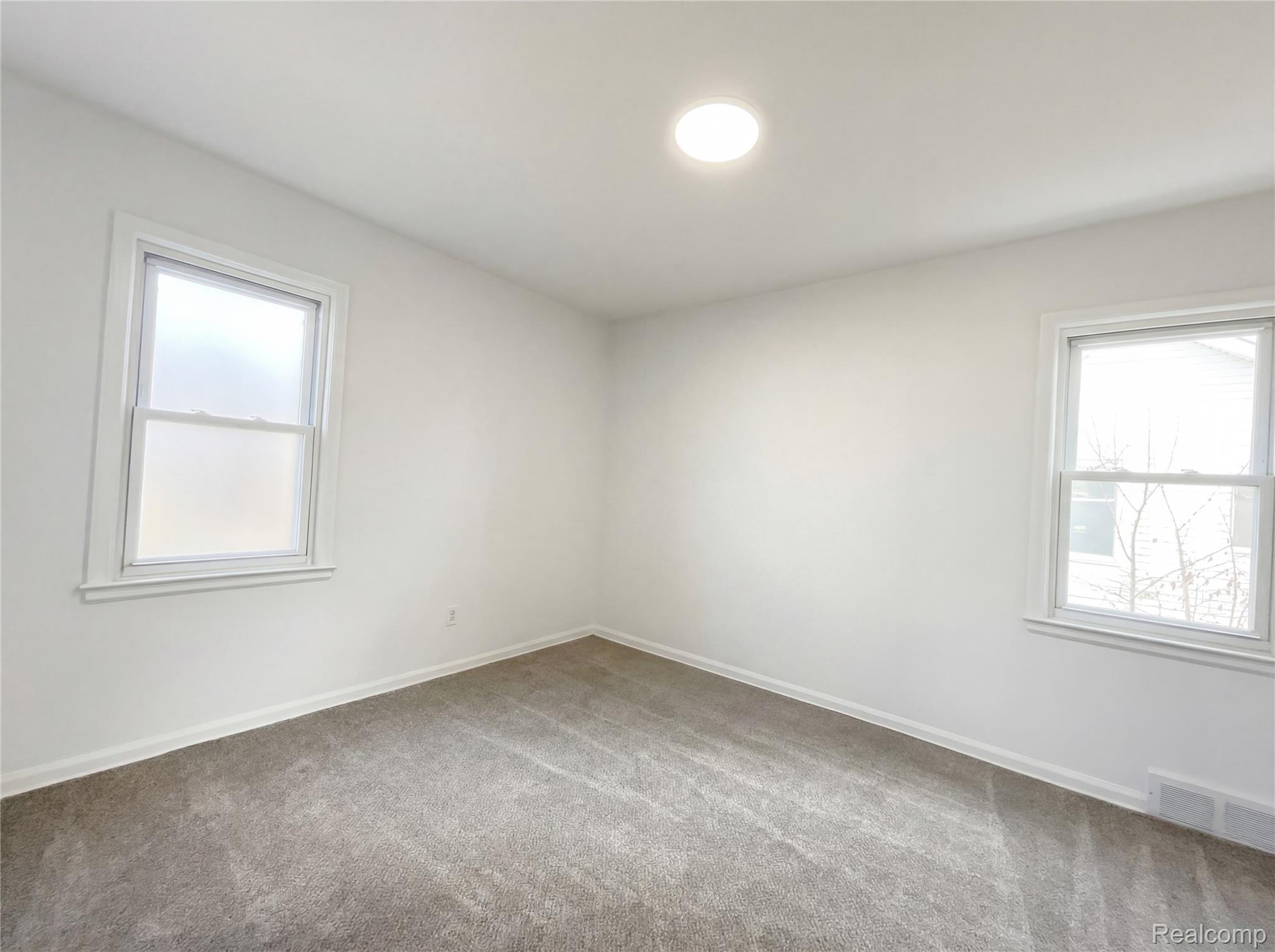 24610 Parklawn Street Property Photo 9