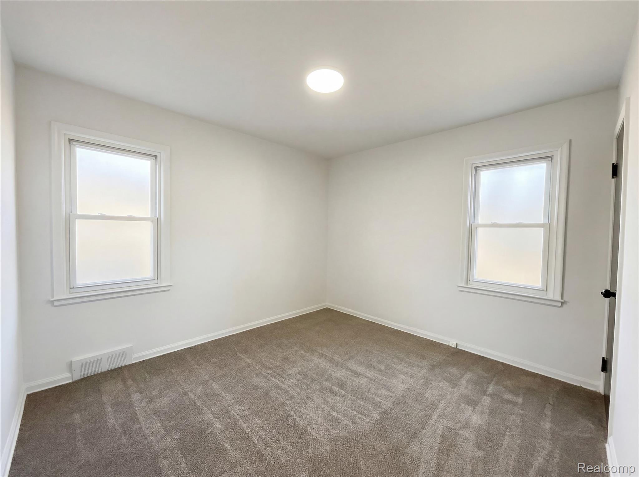 24610 Parklawn Street Property Photo 10