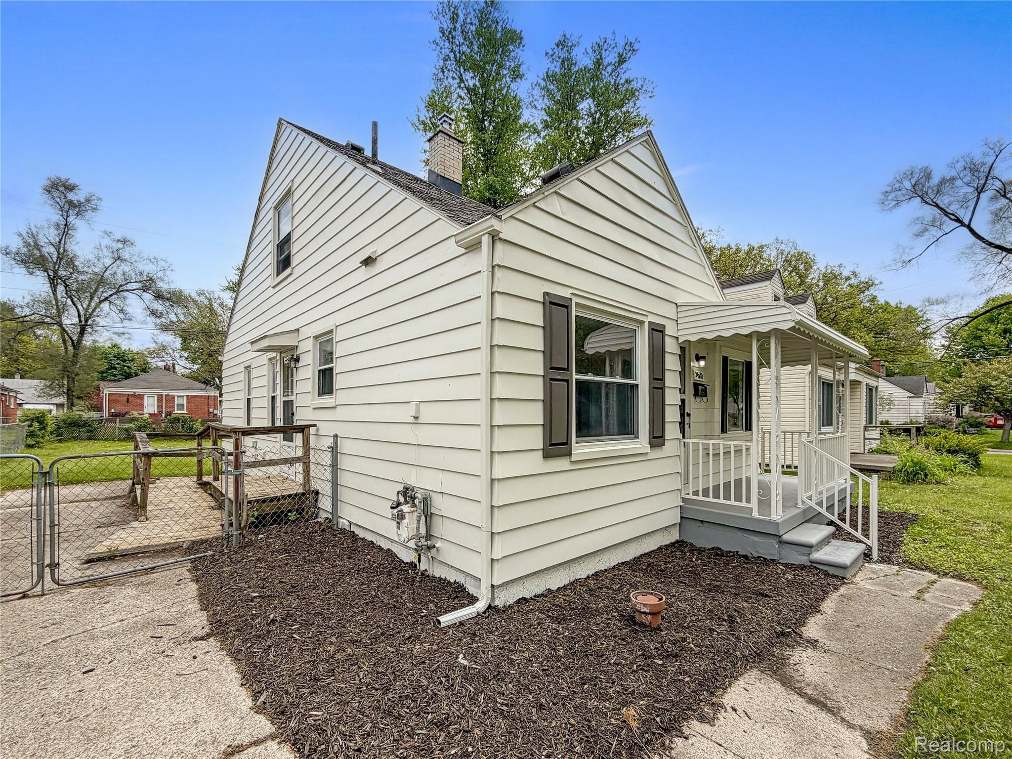 24610 Parklawn Street Property Photo 14